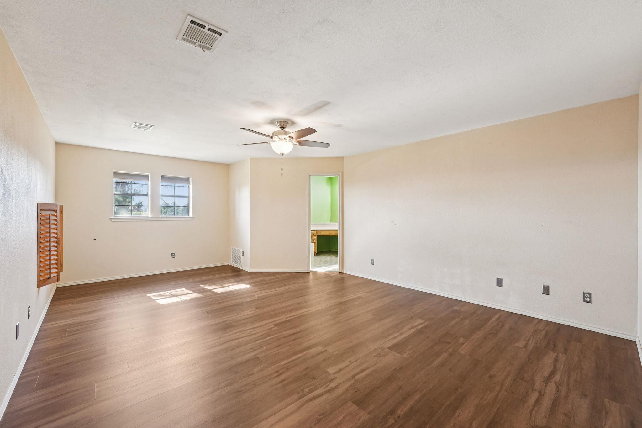 407 Country Ln, McDade, TX 78650