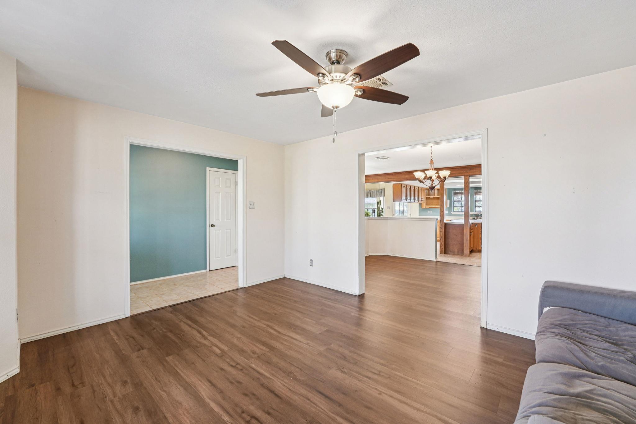 407 Country Ln, McDade, TX 78650