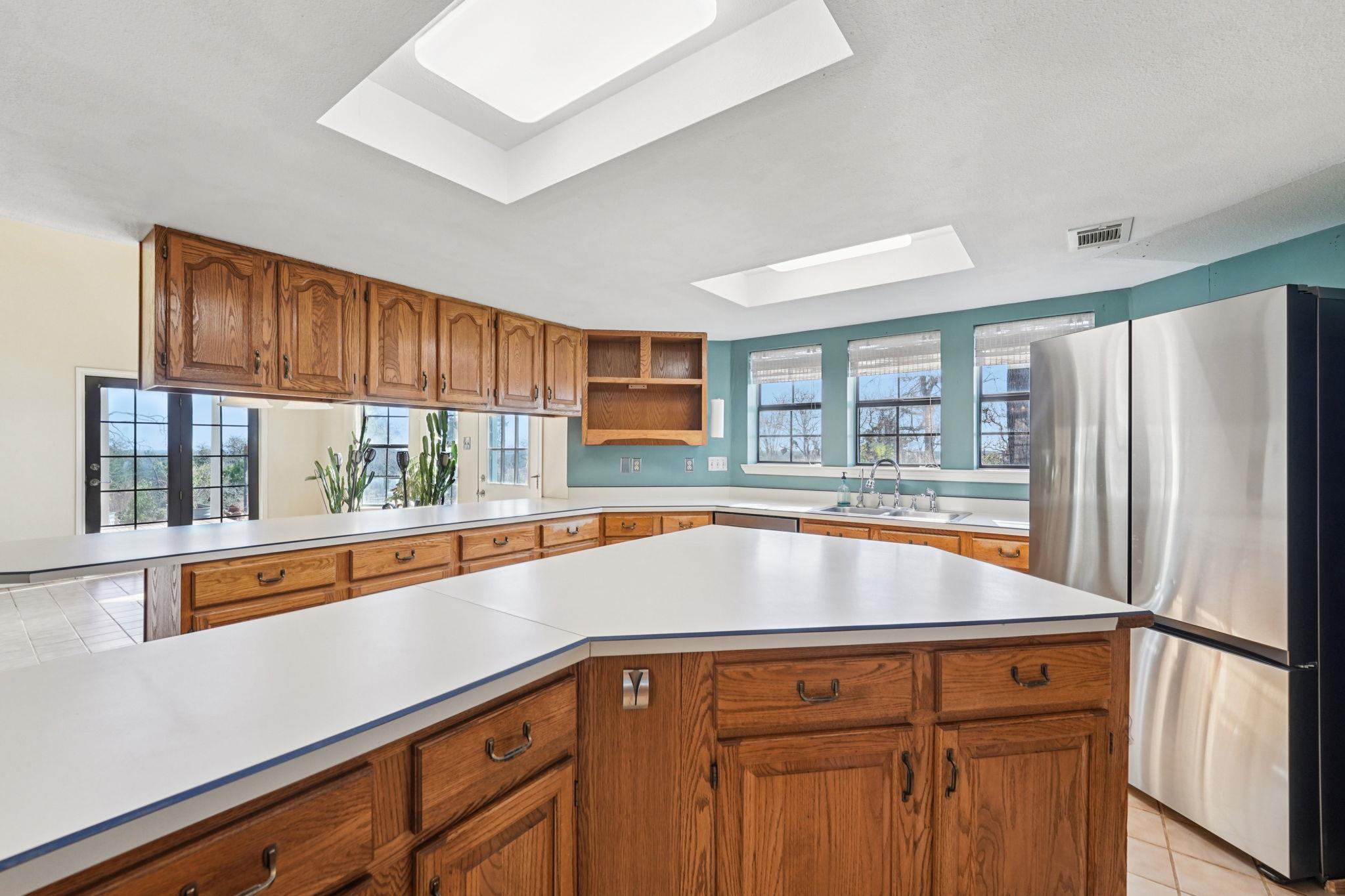 407 Country Ln, McDade, TX 78650