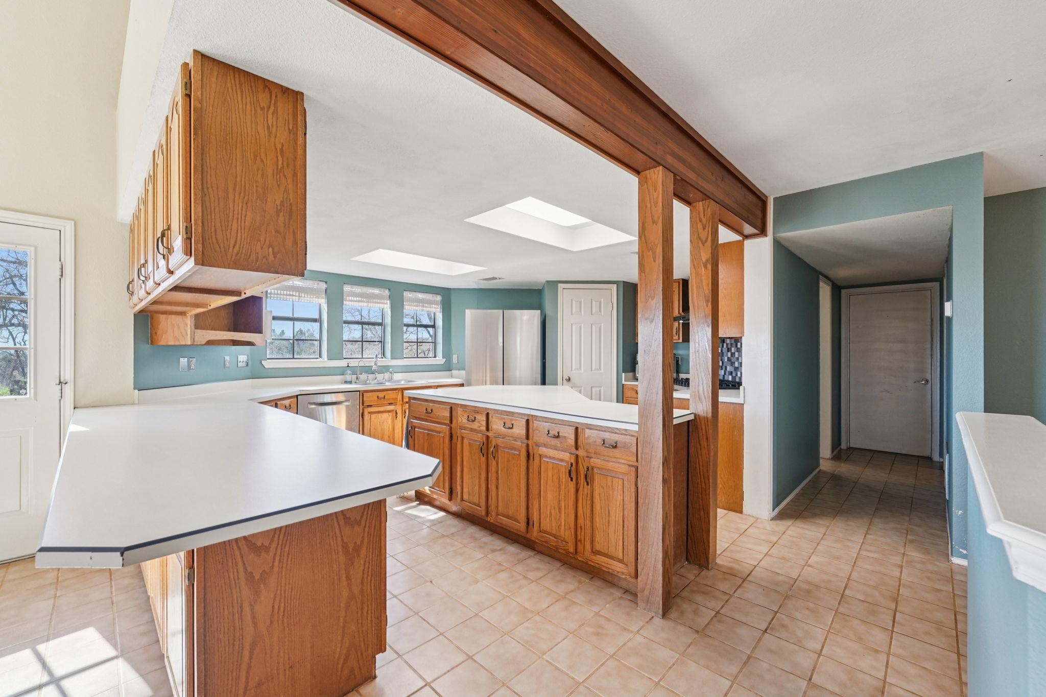 407 Country Ln, McDade, TX 78650