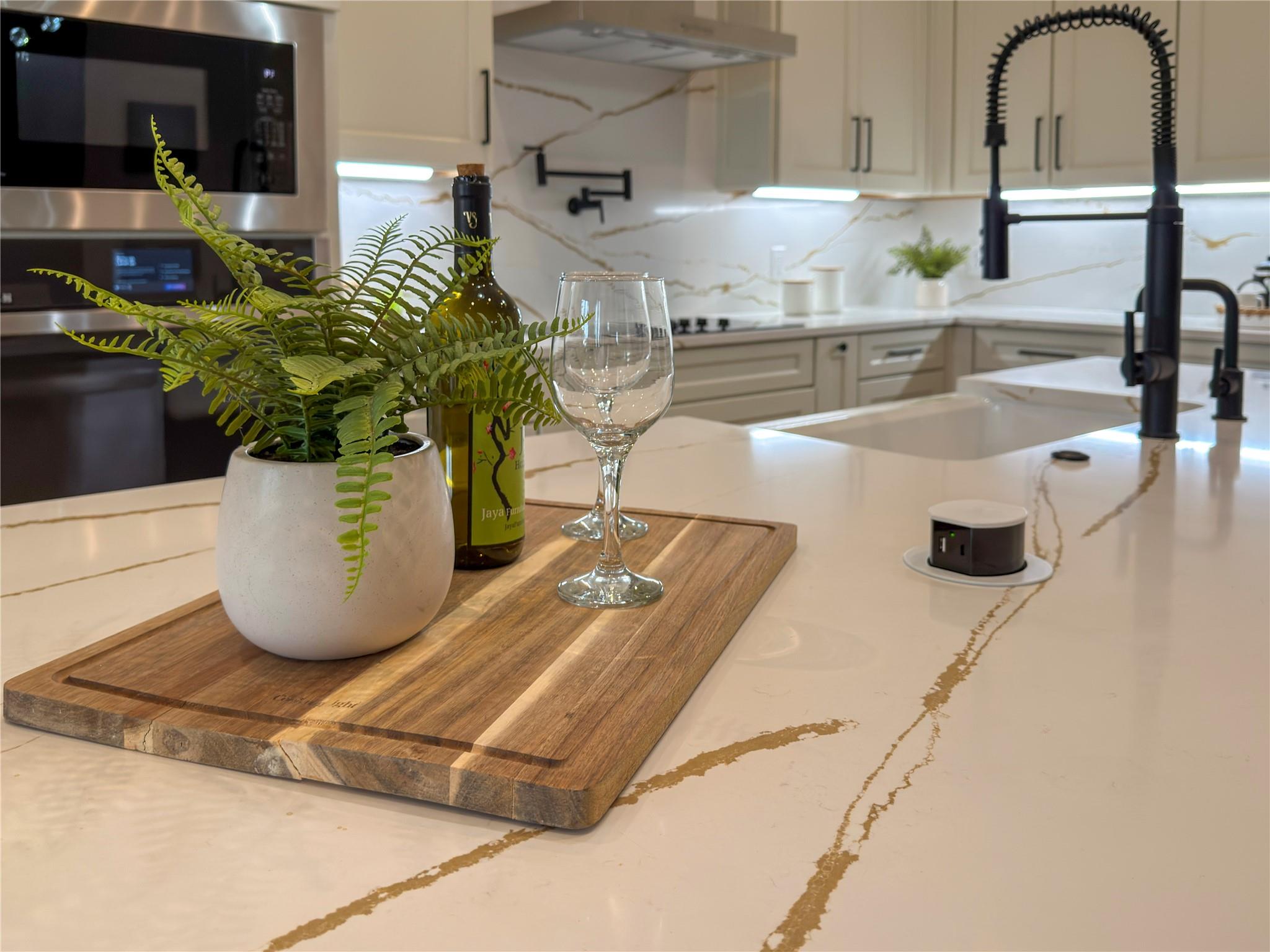 310 Apache Tears, Horseshoe Bay, TX 78657