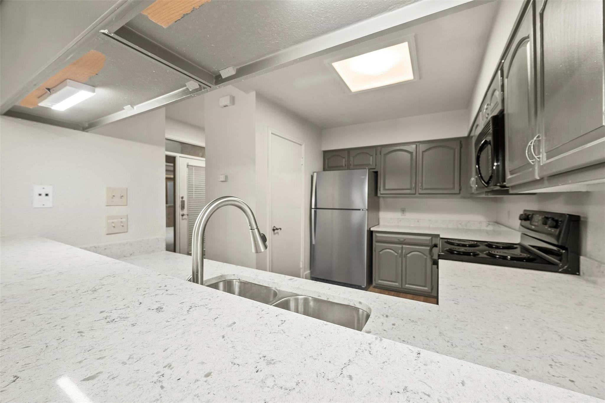 1910 Robbins Pl # 105, Austin, TX 78705