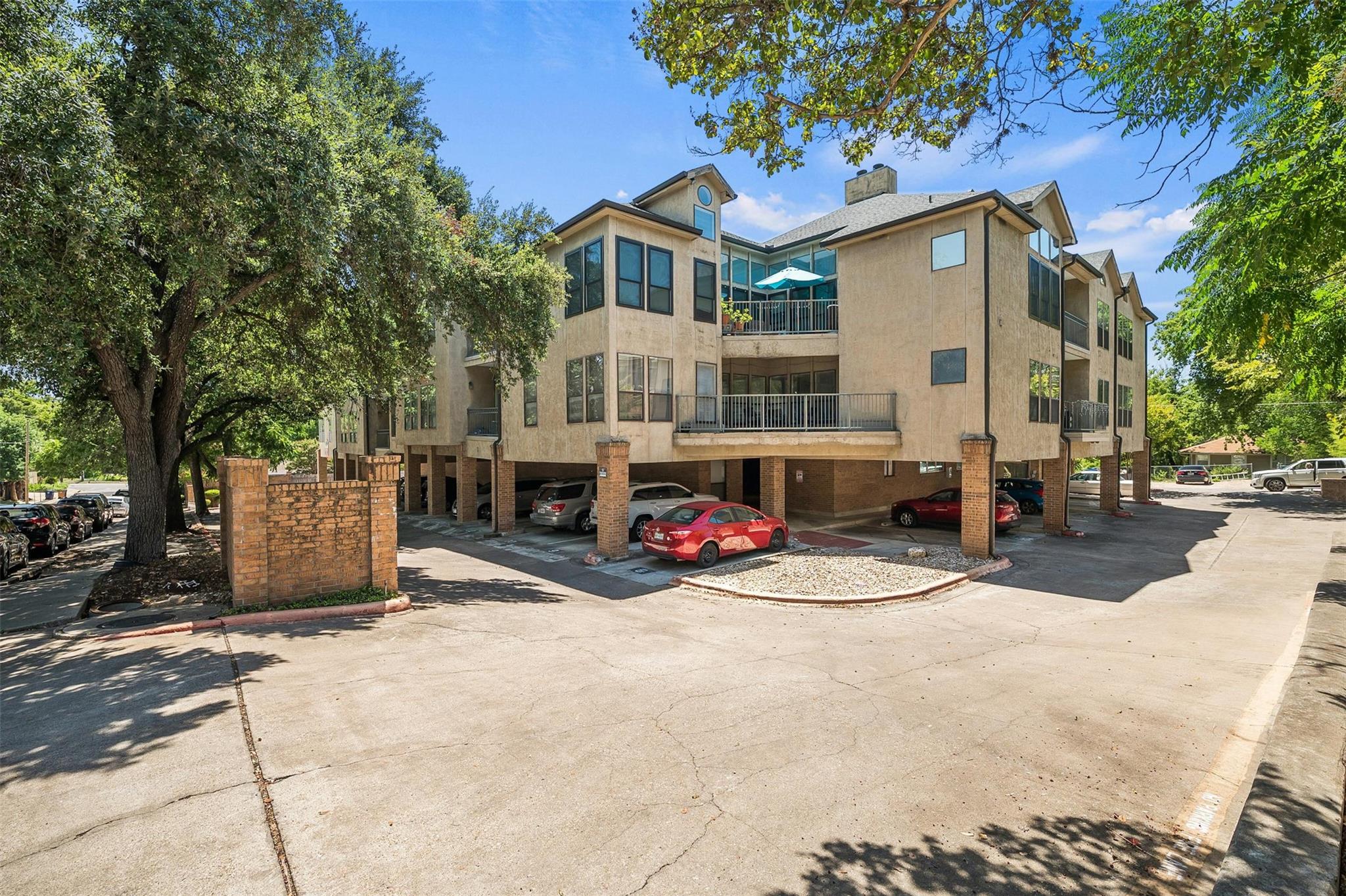 1910 Robbins Pl # 105, Austin, TX 78705