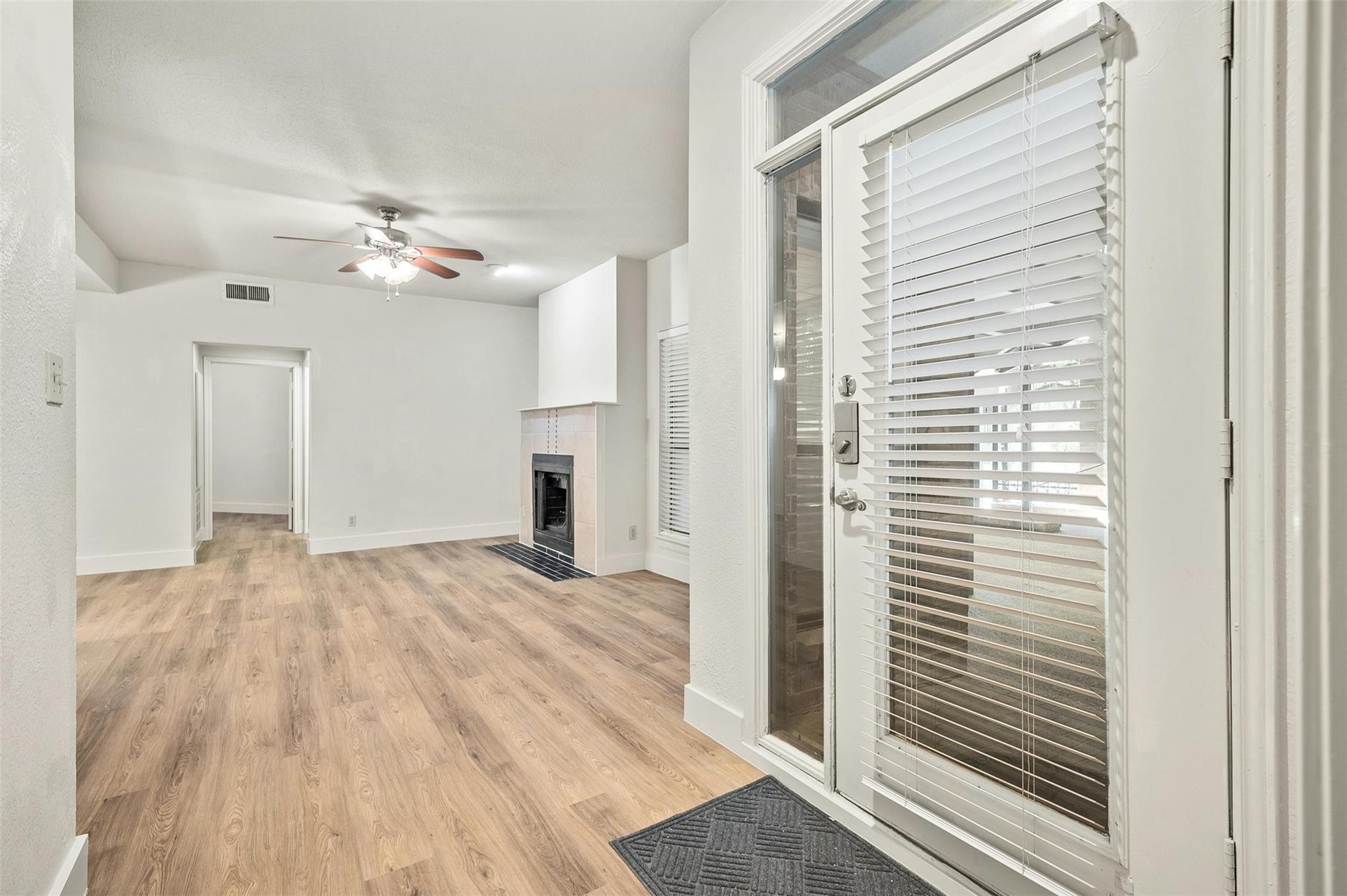 1910 Robbins Pl # 105, Austin, TX 78705