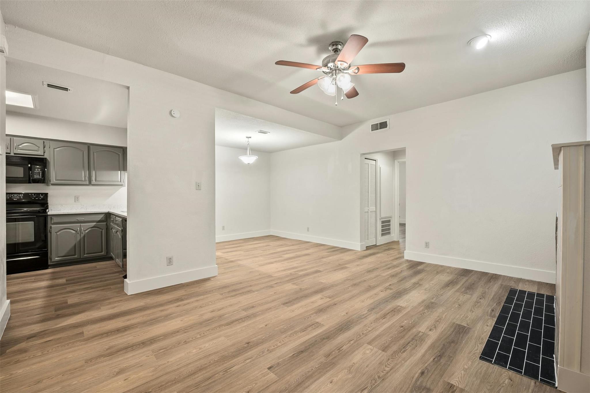 1910 Robbins Pl # 105, Austin, TX 78705