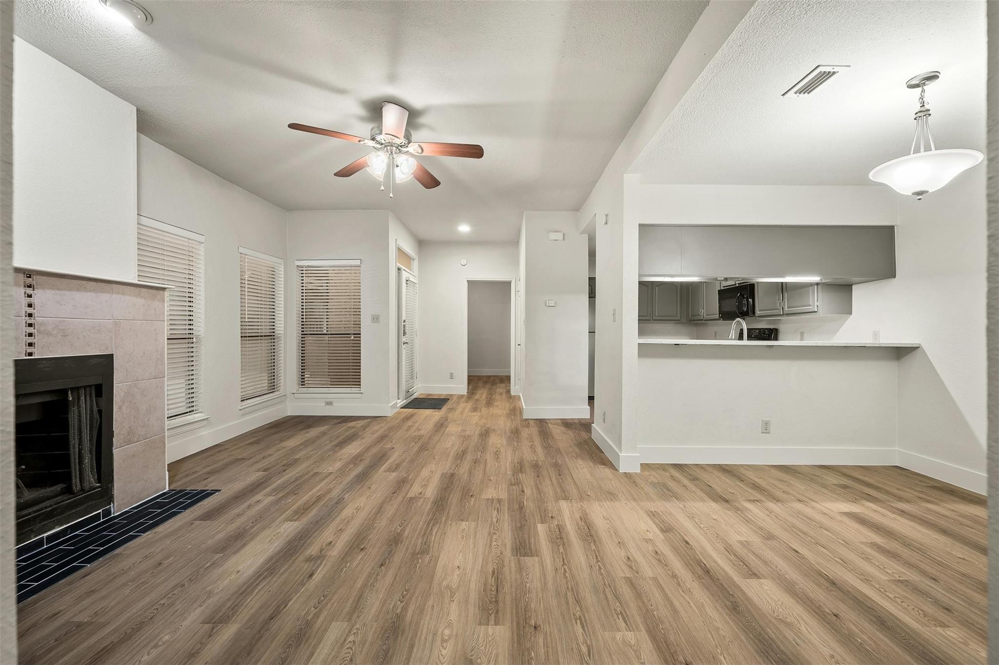 1910 Robbins Pl # 105, Austin, TX 78705