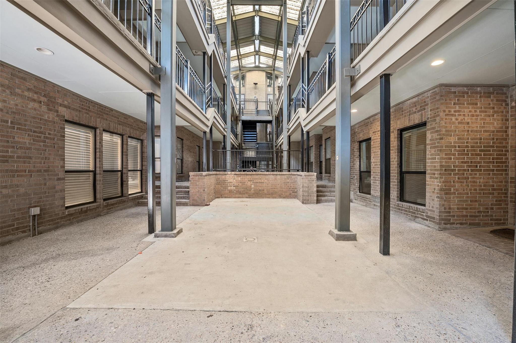 1910 Robbins Pl # 105, Austin, TX 78705