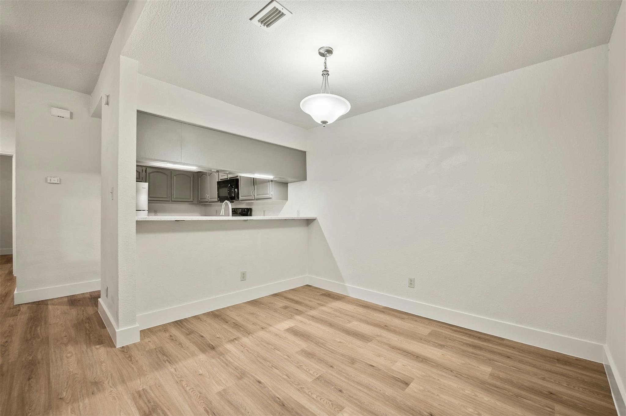 1910 Robbins Pl # 105, Austin, TX 78705