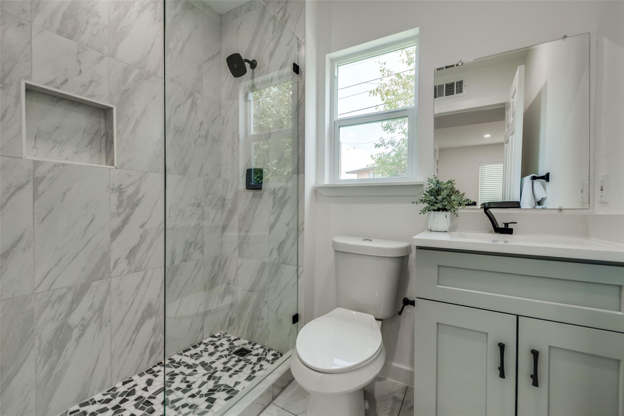 1200 E 52nd St # 204, Austin, TX 78723