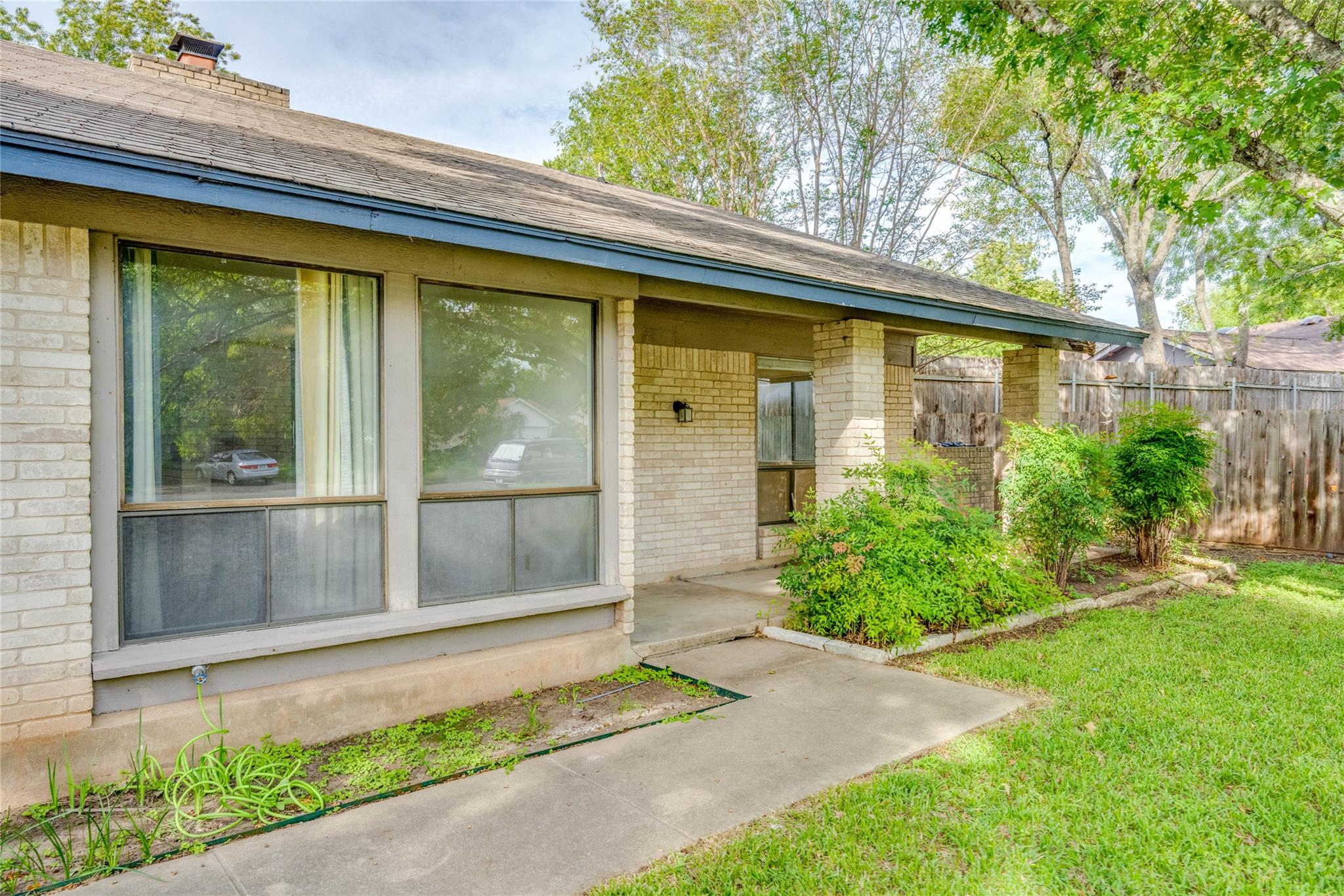 1402 Meadgreen Cir, Austin, TX 78758