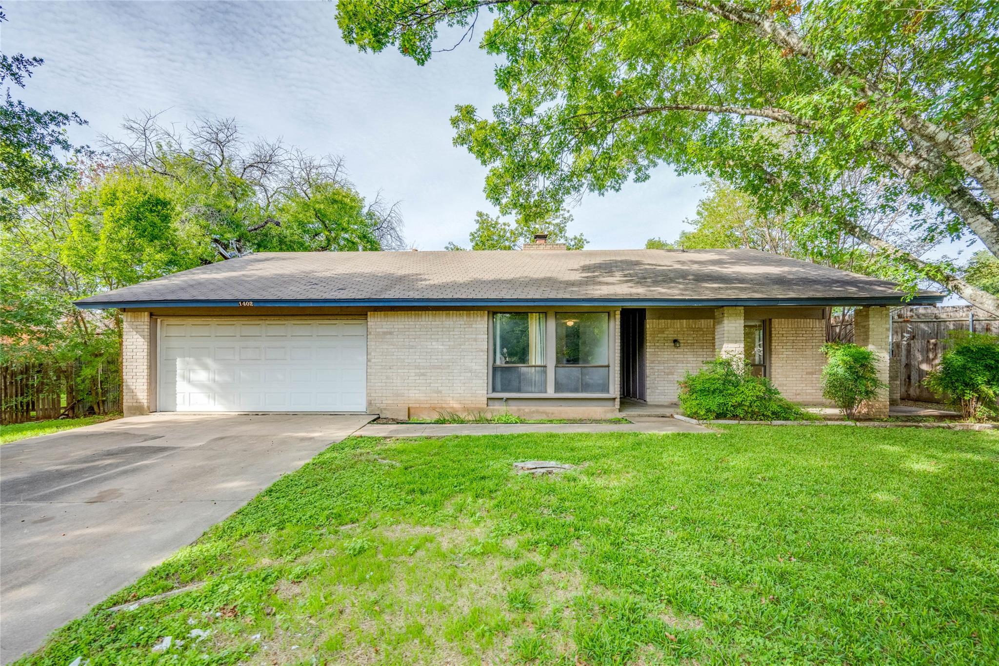 1402 Meadgreen Cir, Austin, TX 78758