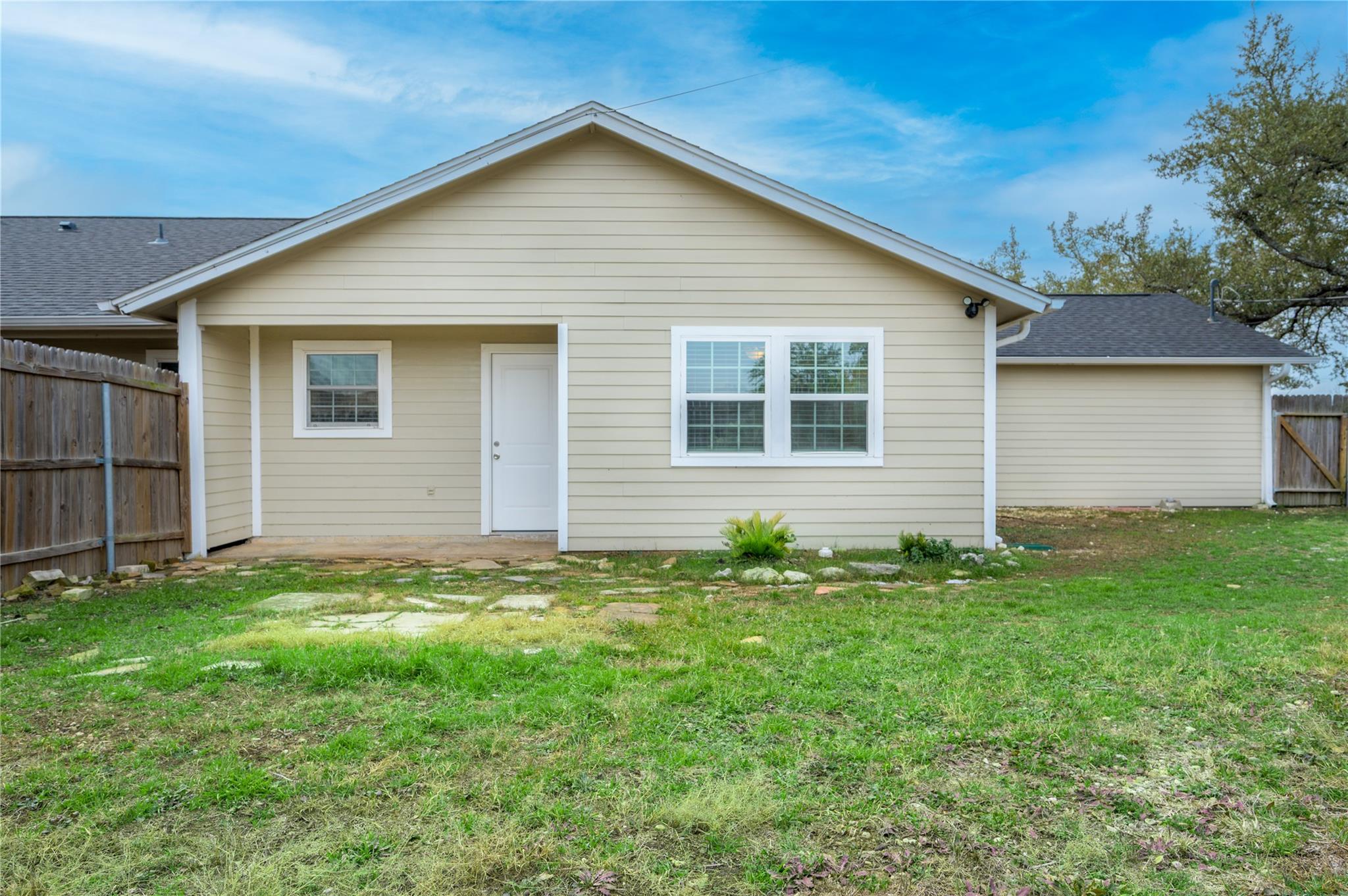 15302 Cavalier Canyon Dr # B, Lakeway, TX 78734