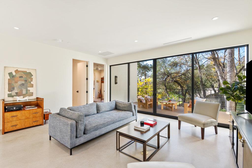 4 Westgate Cir, Austin, TX 78746