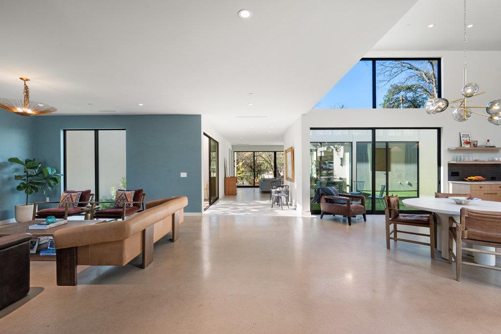 4 Westgate Cir, Austin, TX 78746