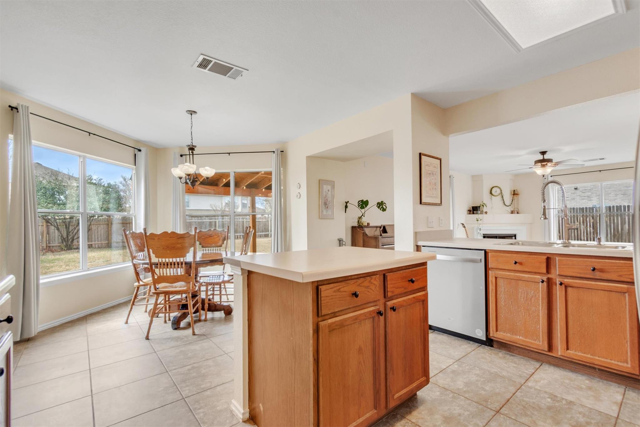 307 Crossland Cv, Leander, TX 78641