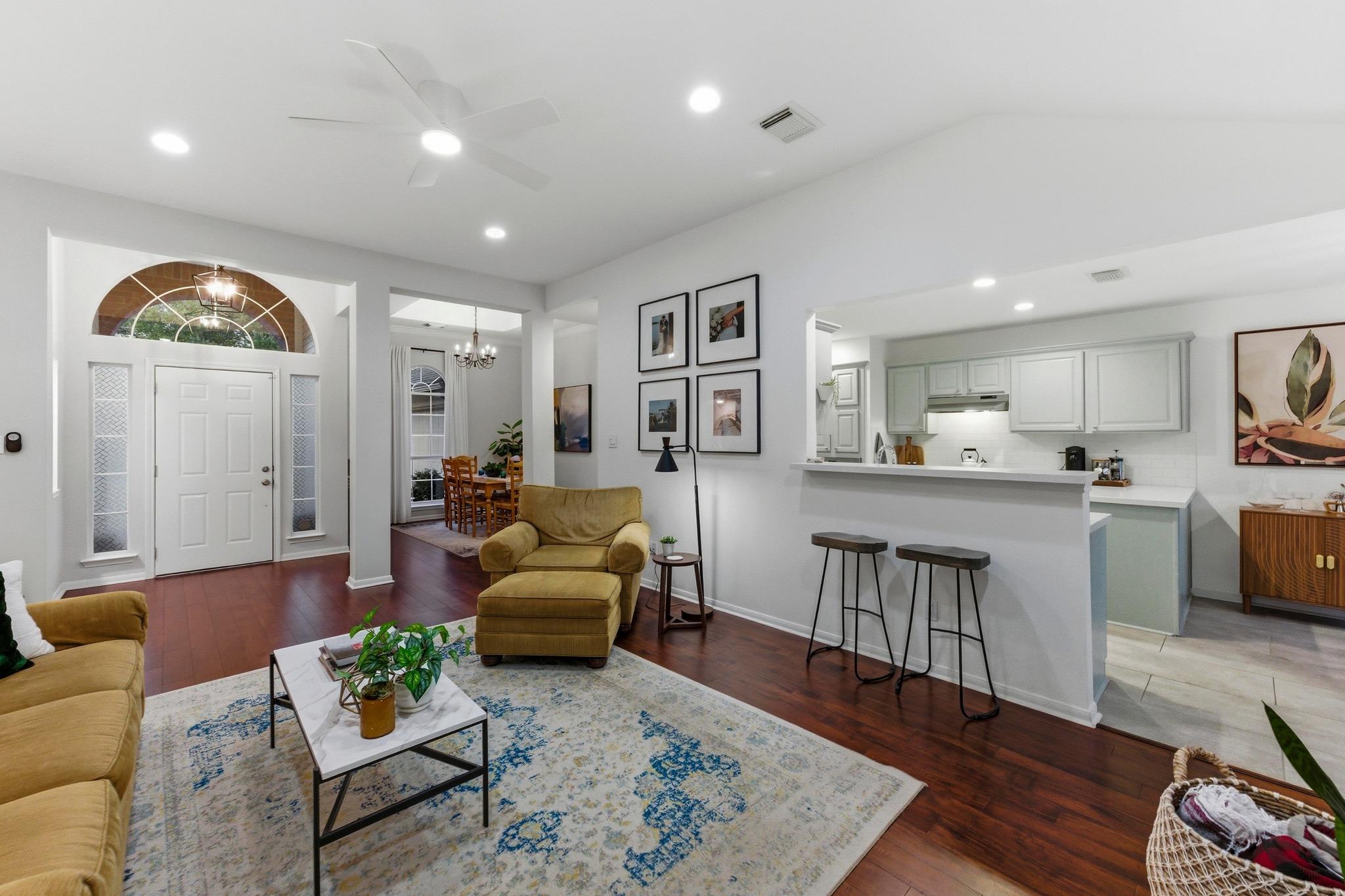 6925 AUCKLAND Dr, Austin, TX 78749