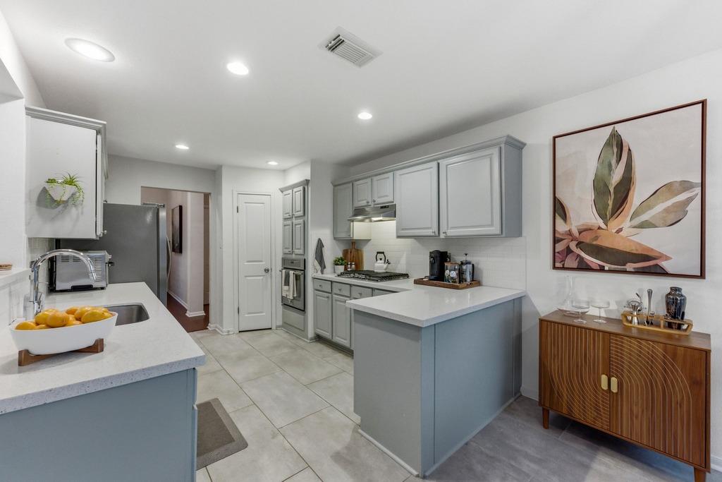 6925 AUCKLAND Dr, Austin, TX 78749