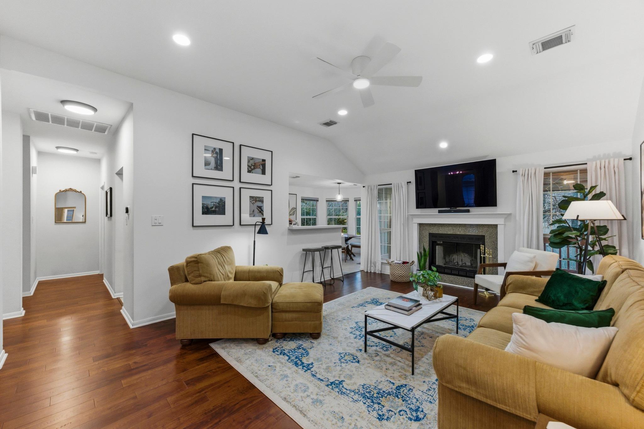 6925 AUCKLAND Dr, Austin, TX 78749