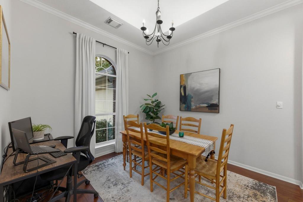 6925 AUCKLAND Dr, Austin, TX 78749