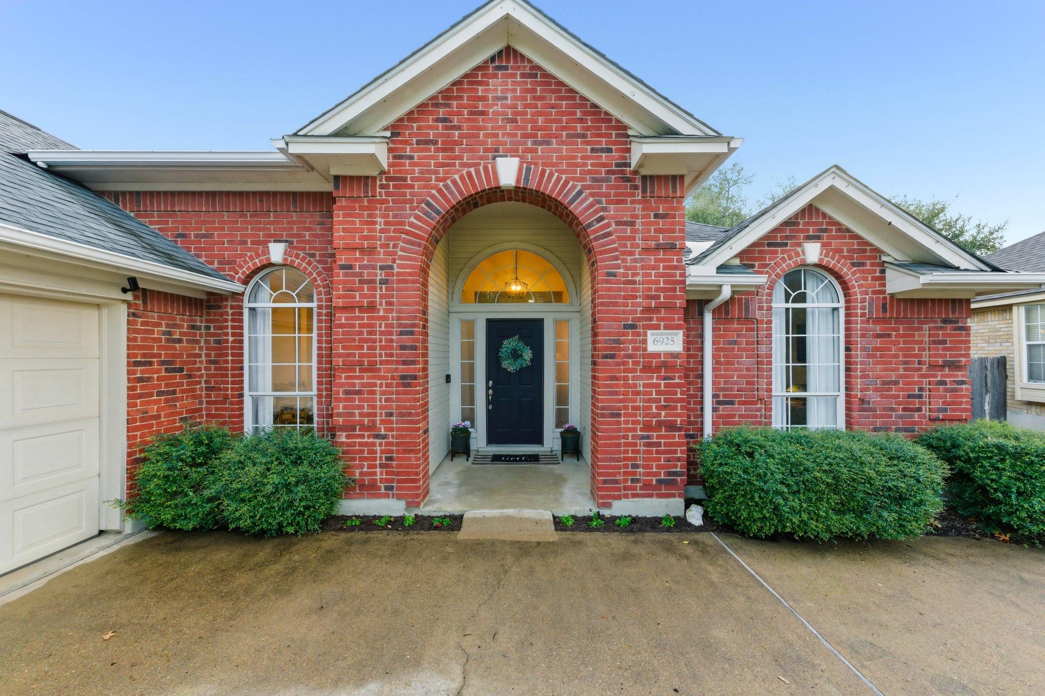 6925 AUCKLAND Dr, Austin, TX 78749