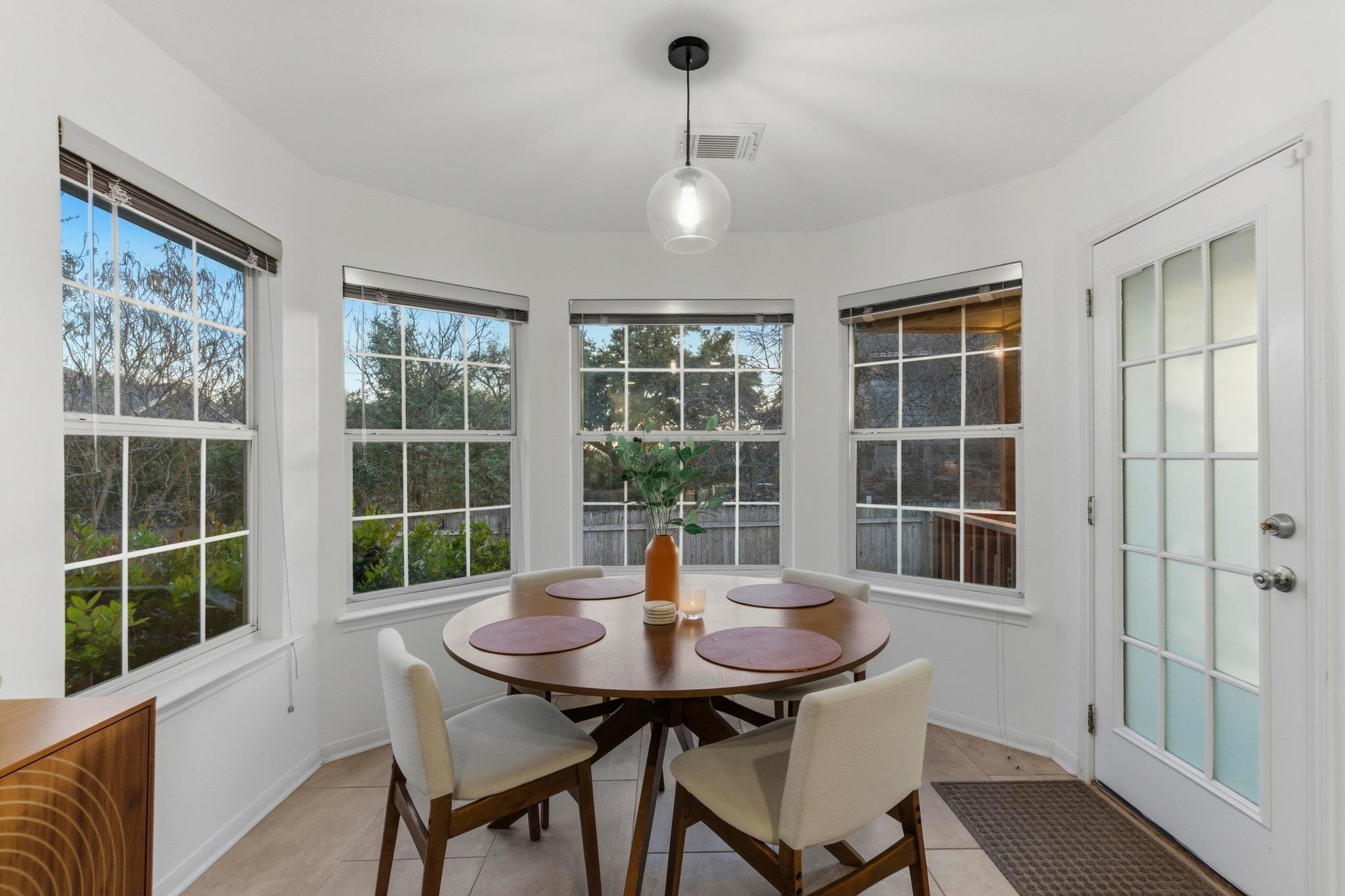 6925 AUCKLAND Dr, Austin, TX 78749