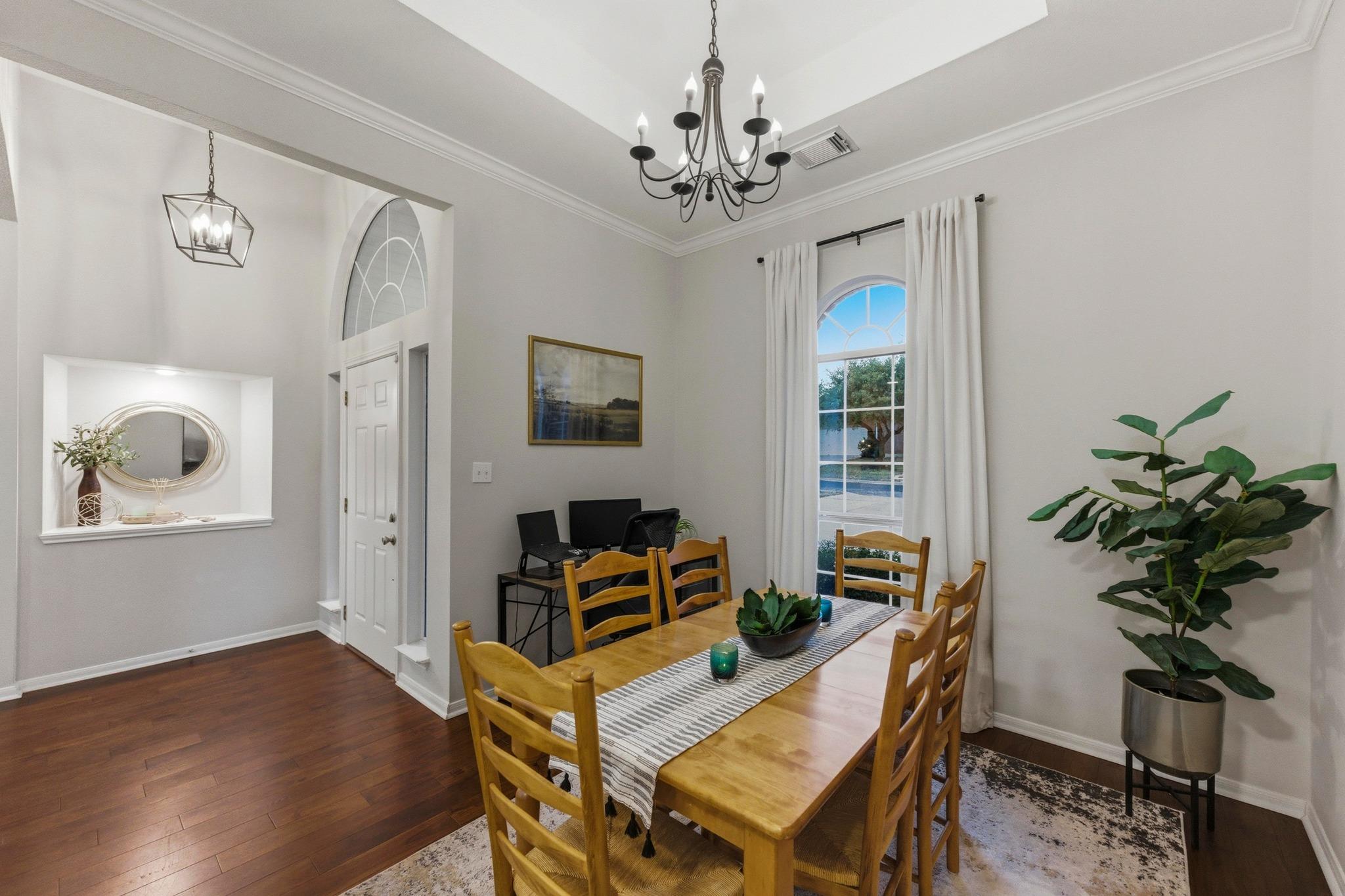 6925 AUCKLAND Dr, Austin, TX 78749