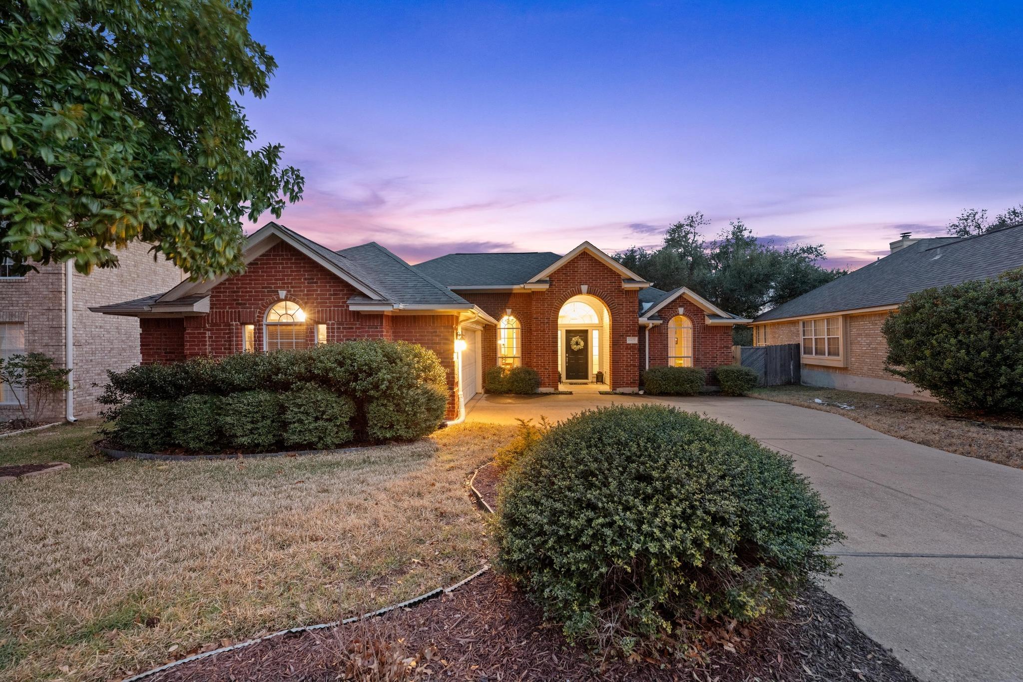 6925 AUCKLAND Dr, Austin, TX 78749