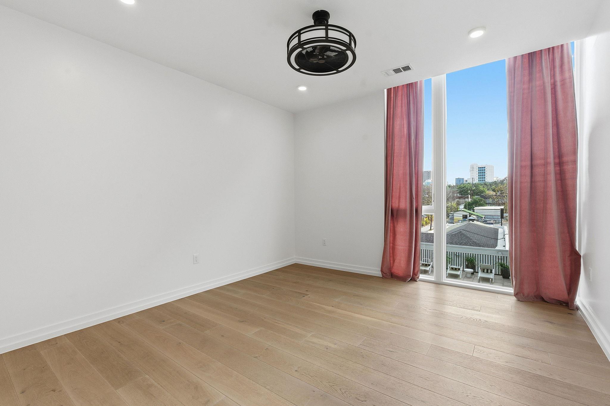 1010 W 10th St # 203, Austin, TX 78703