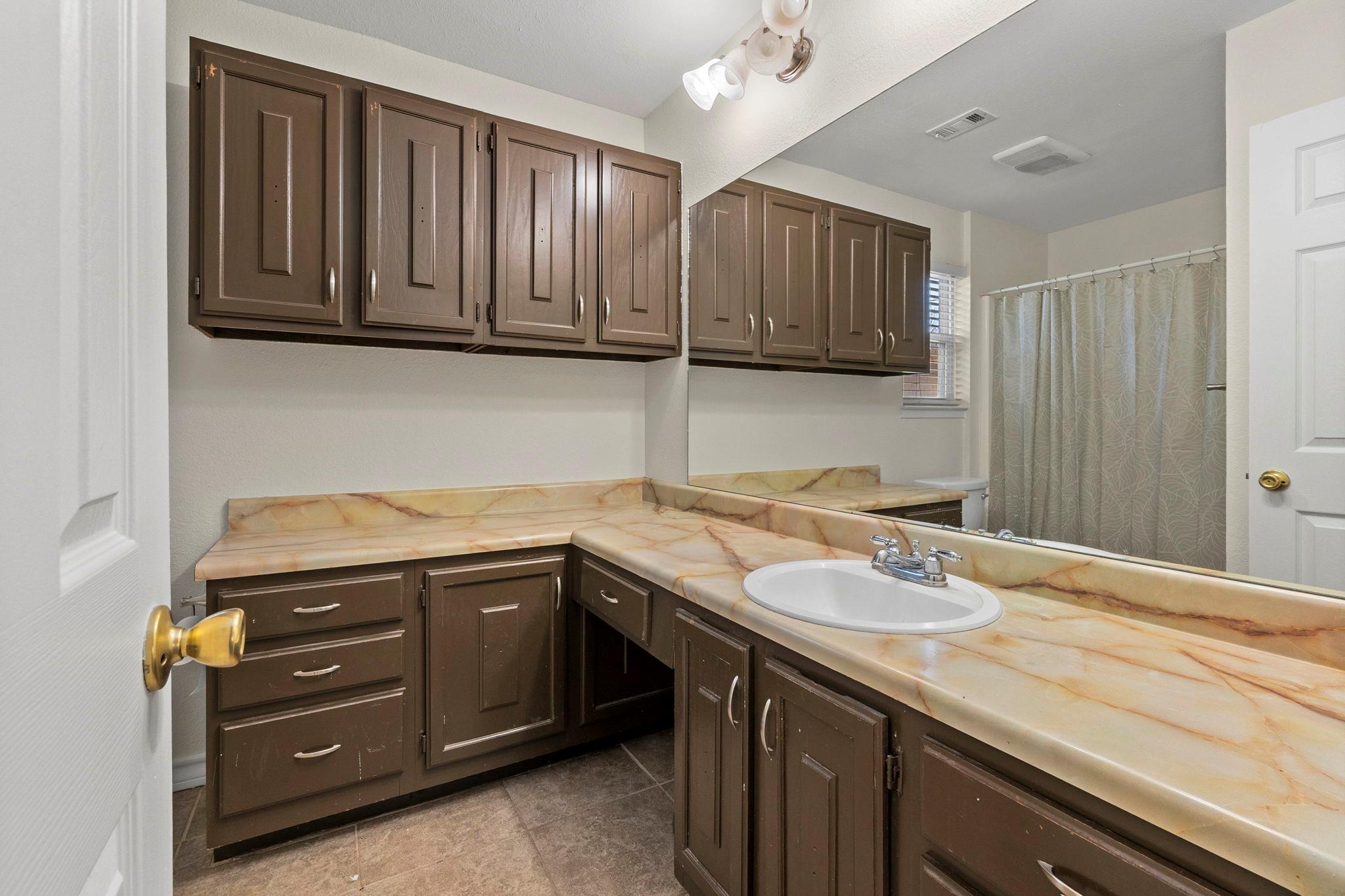 2016 Nevada St, San Marcos, TX 78666