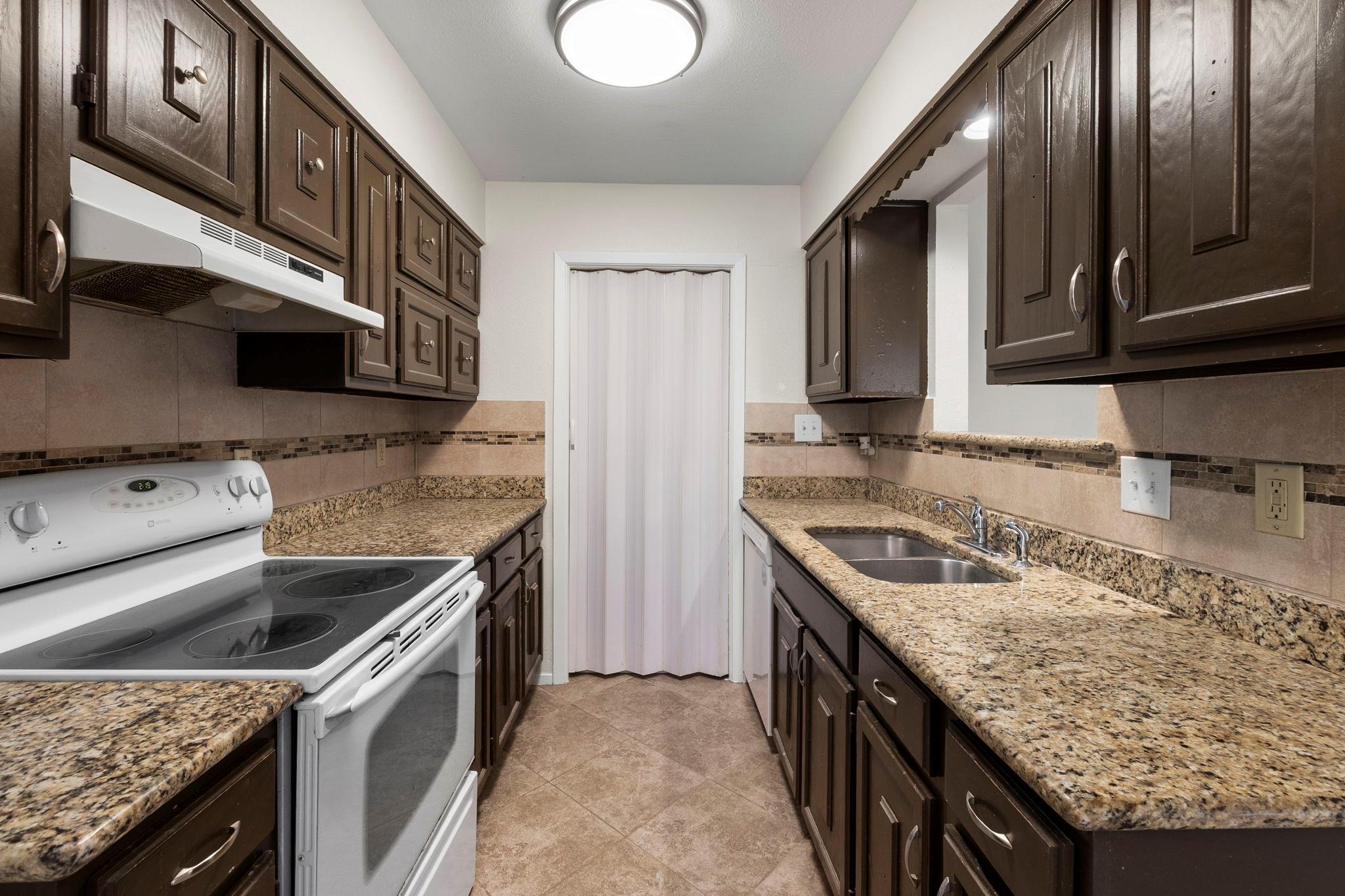 2016 Nevada St, San Marcos, TX 78666