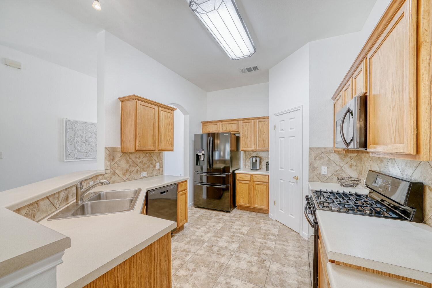 218 Desert Highlands Trl, Round Rock, TX 78665