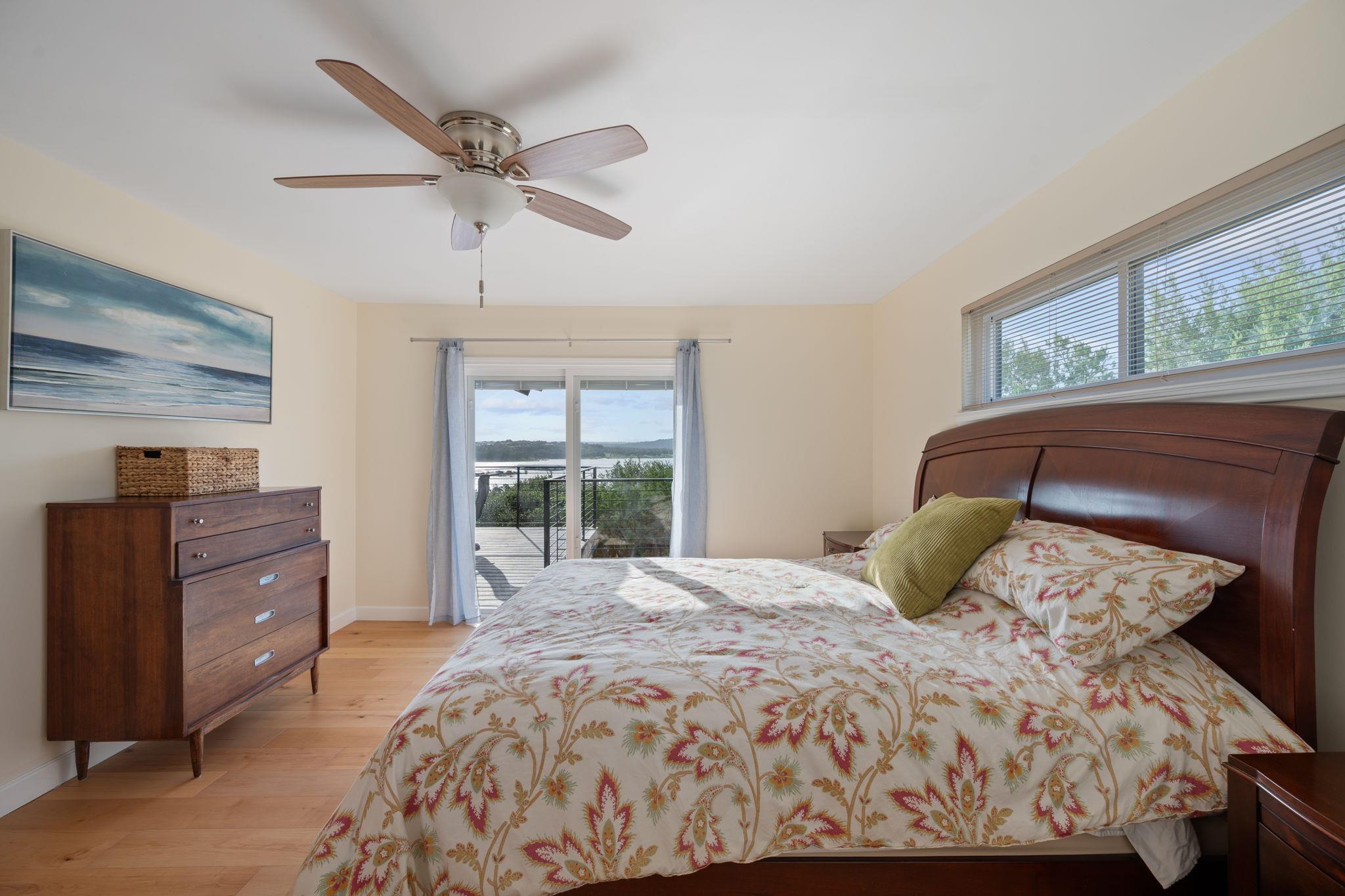 6300 Lakeshore Dr, Lago Vista, TX 78645