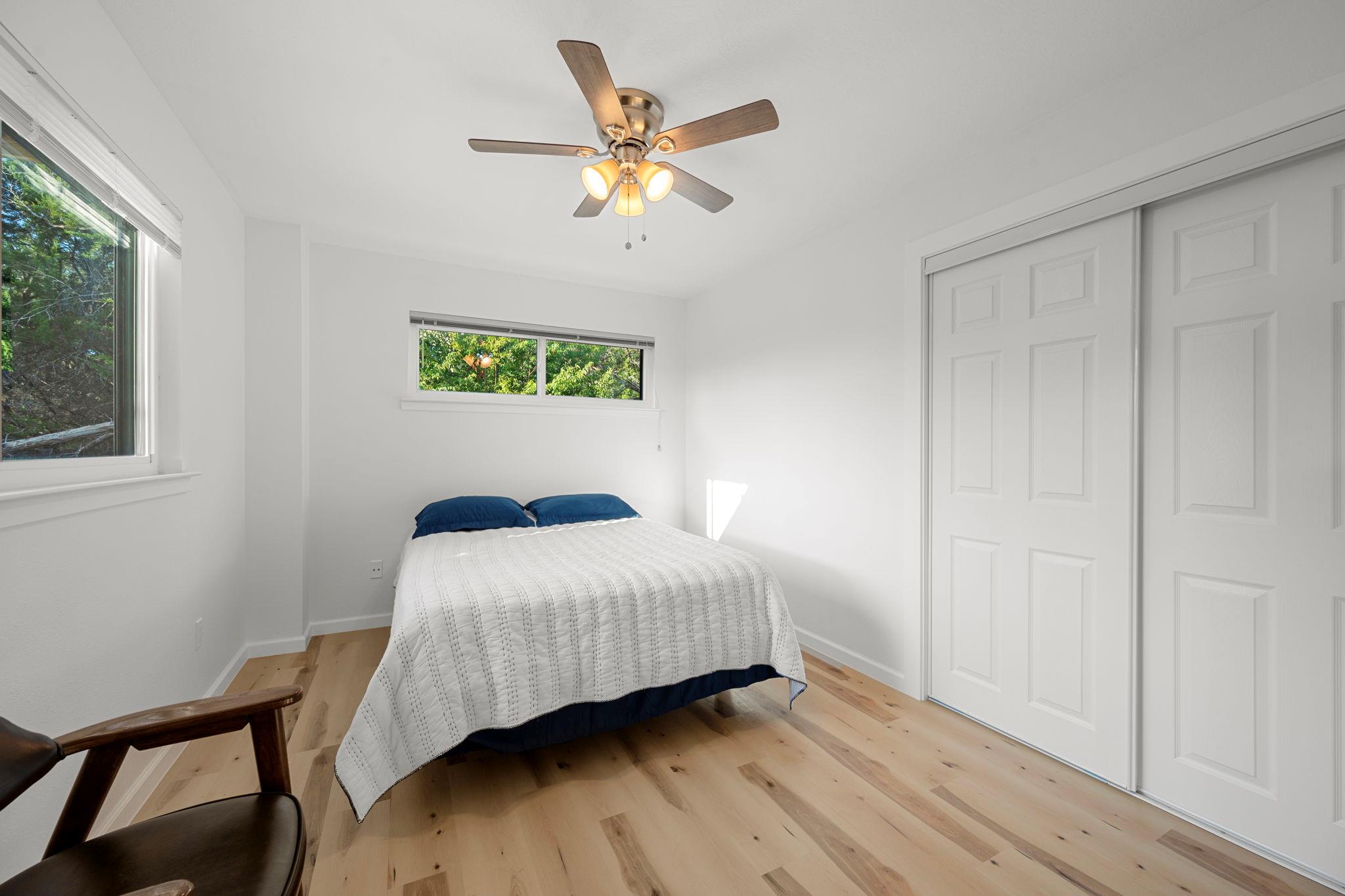 6300 Lakeshore Dr, Lago Vista, TX 78645