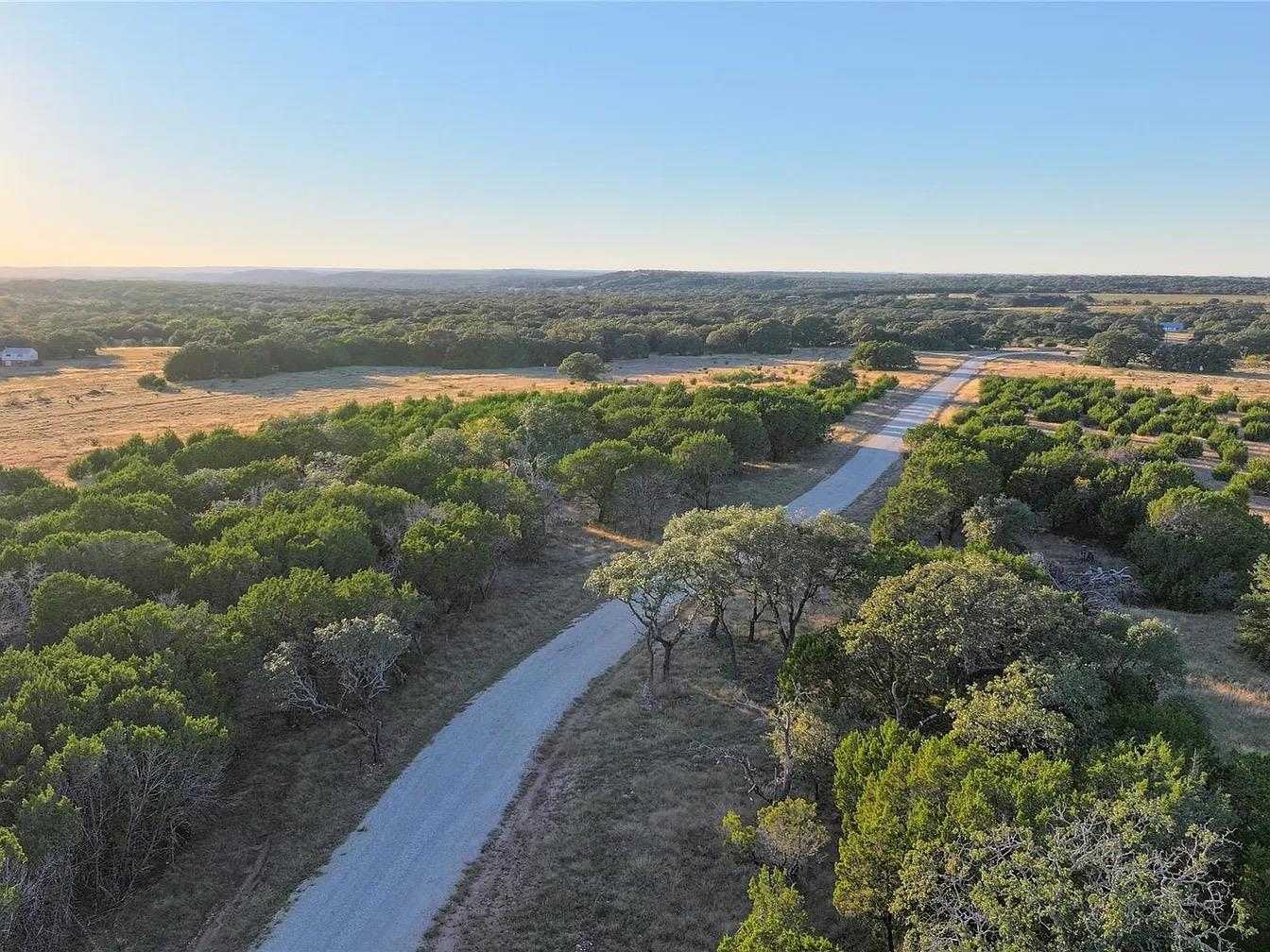 10 Bluestem Ln, Lampasas, TX 76550