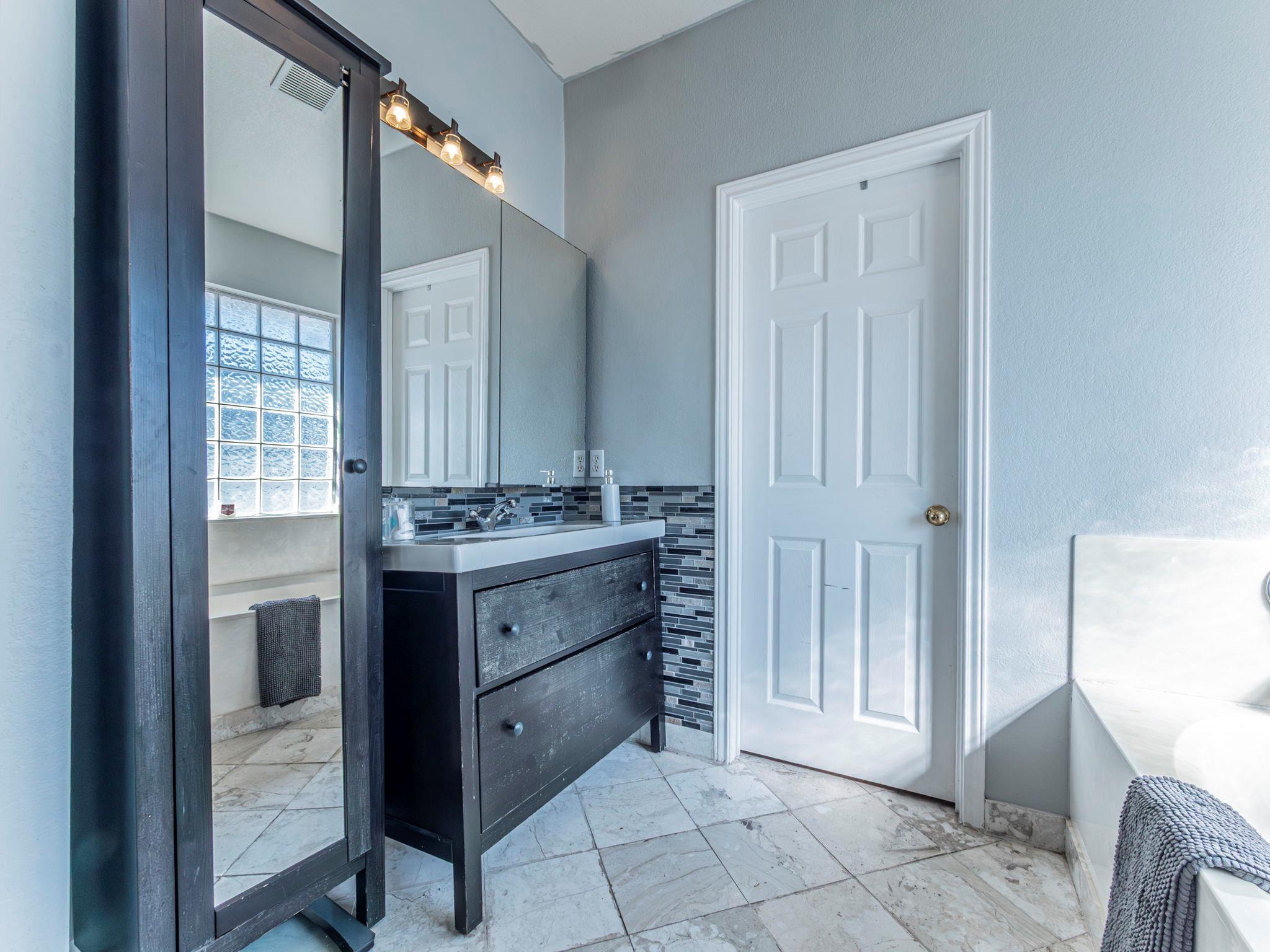 17607 Van Horn Ct, Round Rock, TX 78664