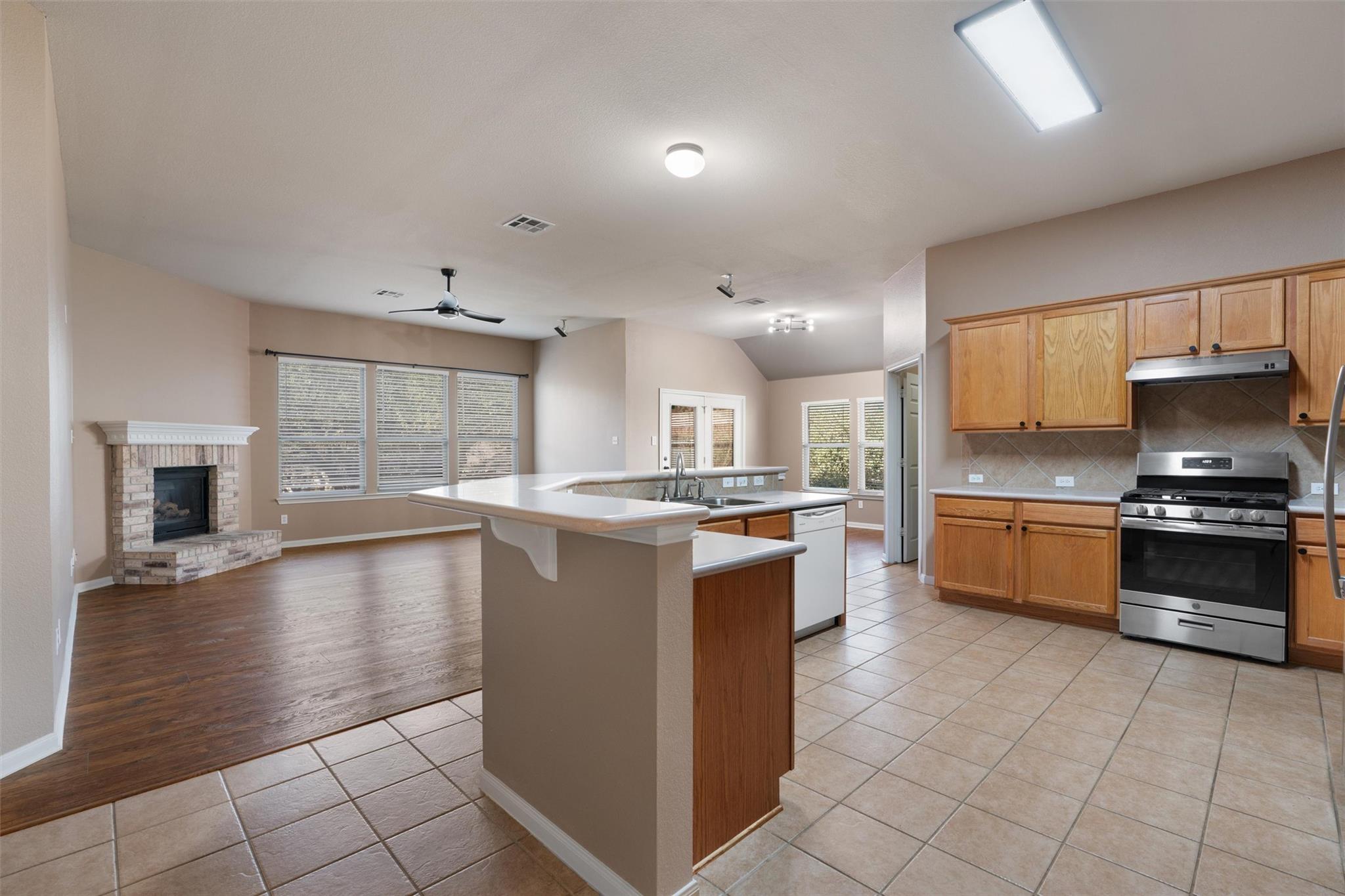 407 Red Hawk Dr, Leander, TX 78641