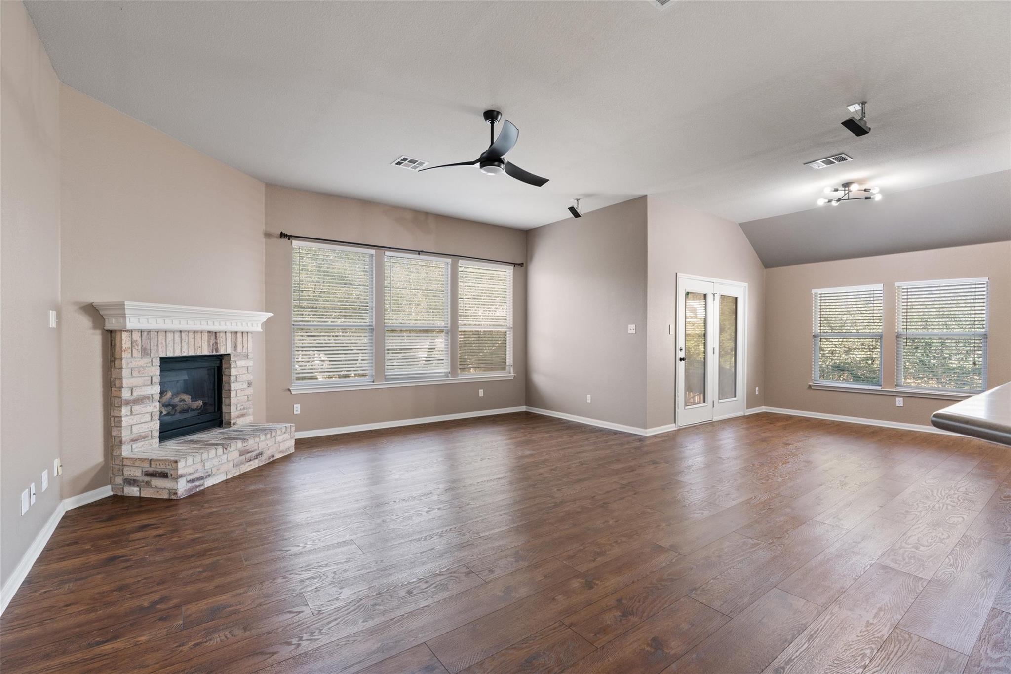 407 Red Hawk Dr, Leander, TX 78641