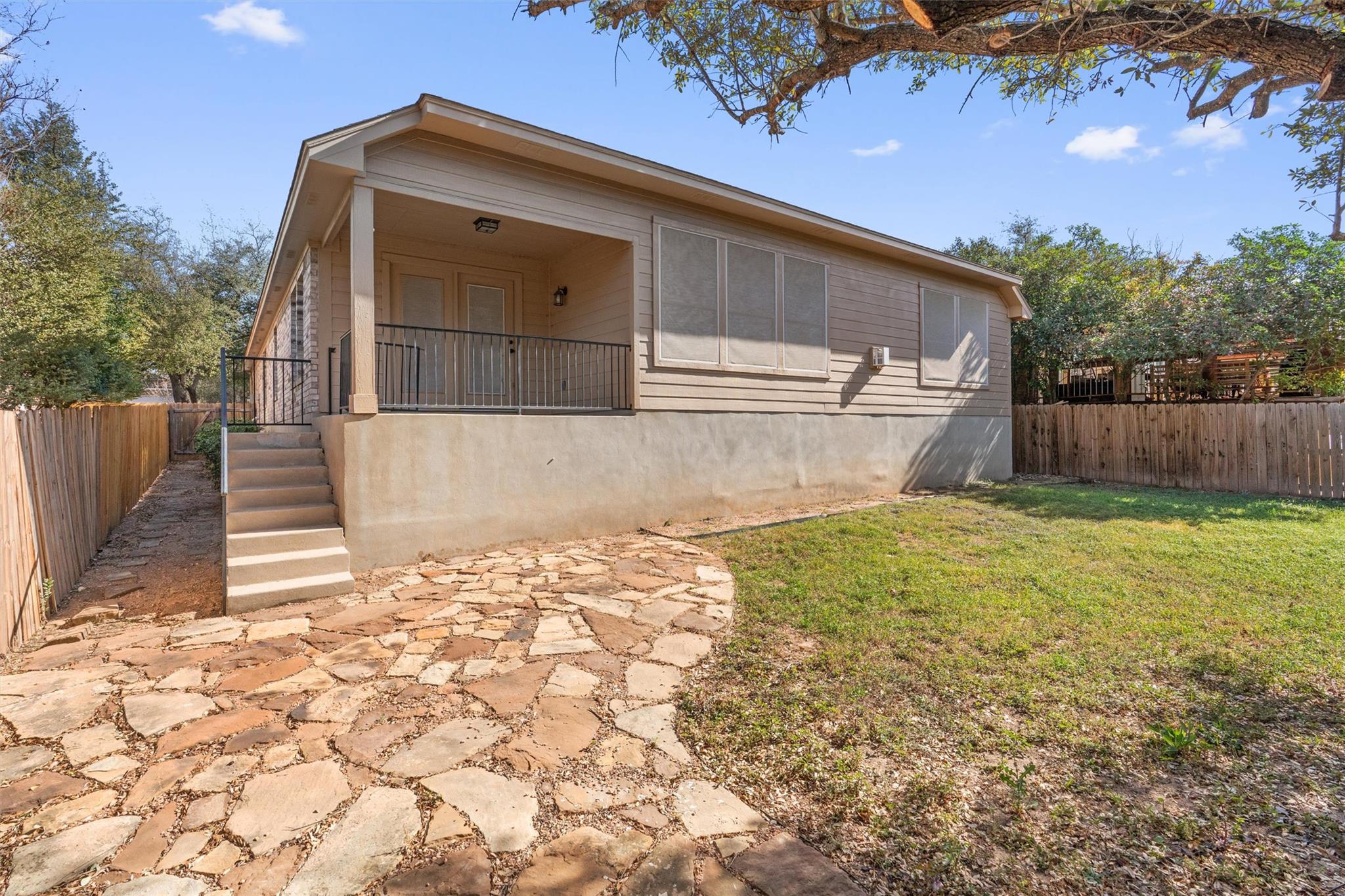 407 Red Hawk Dr, Leander, TX 78641