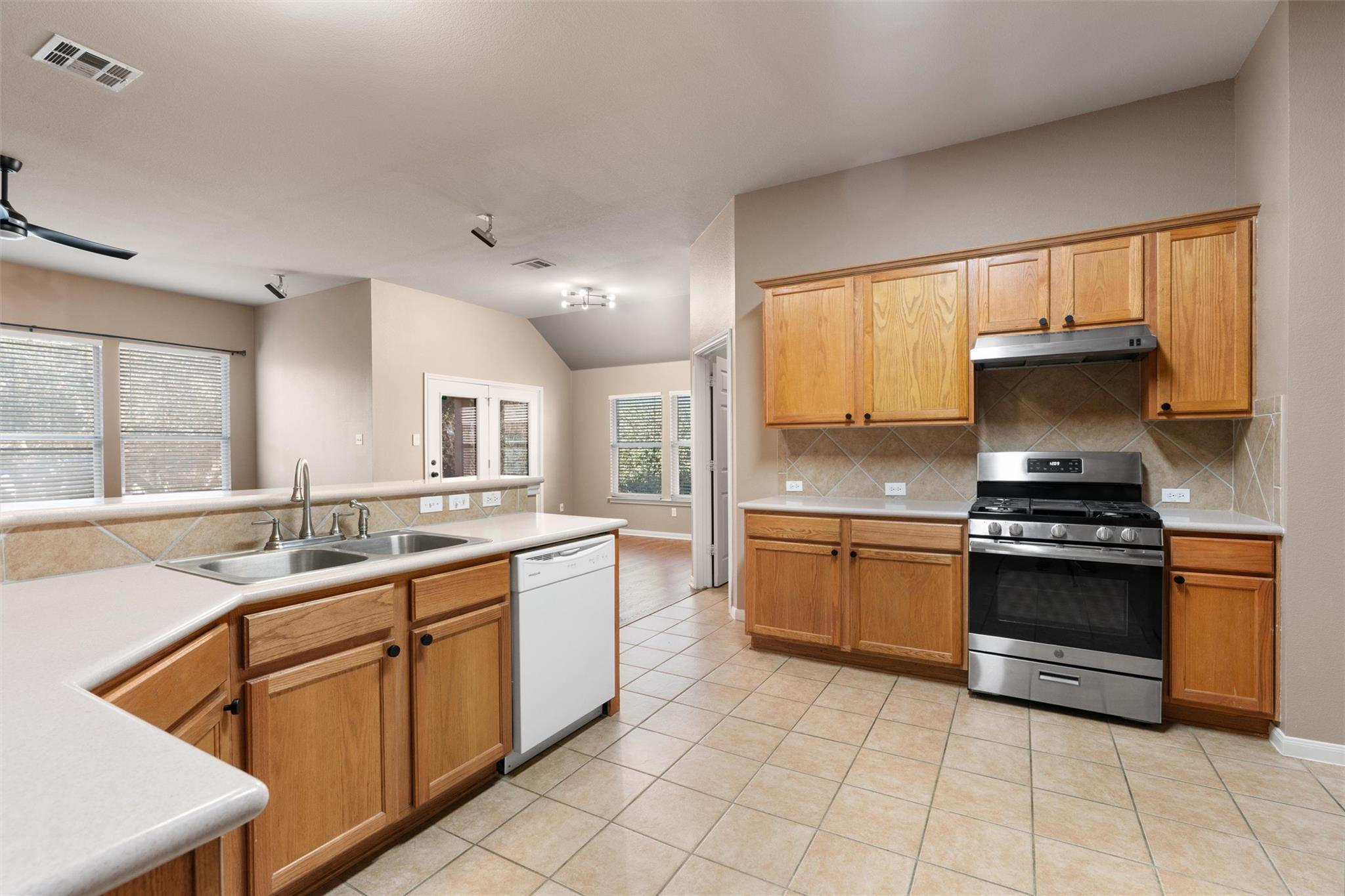 407 Red Hawk Dr, Leander, TX 78641