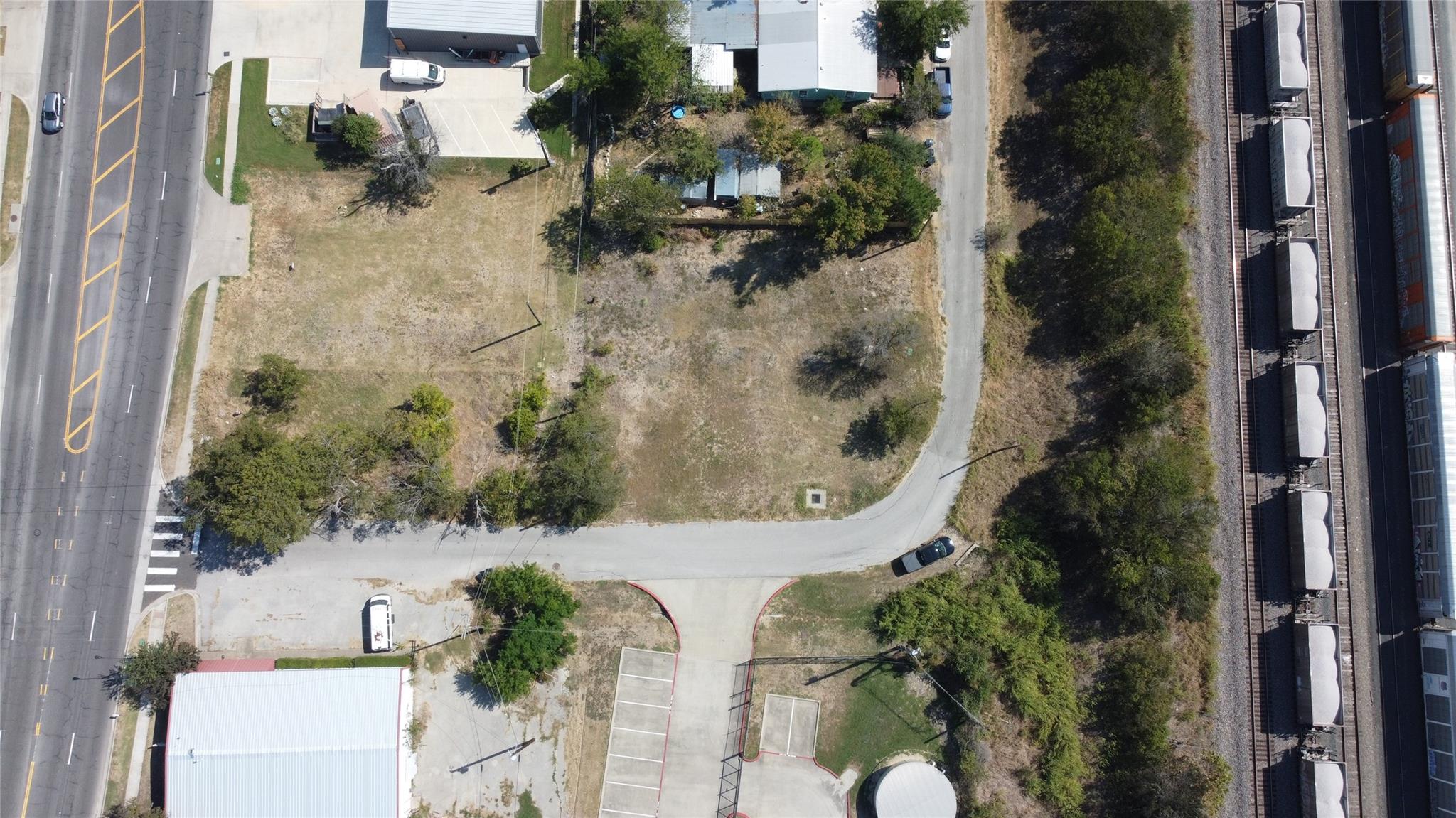 1018 W 1st St, Taylor, TX 76574