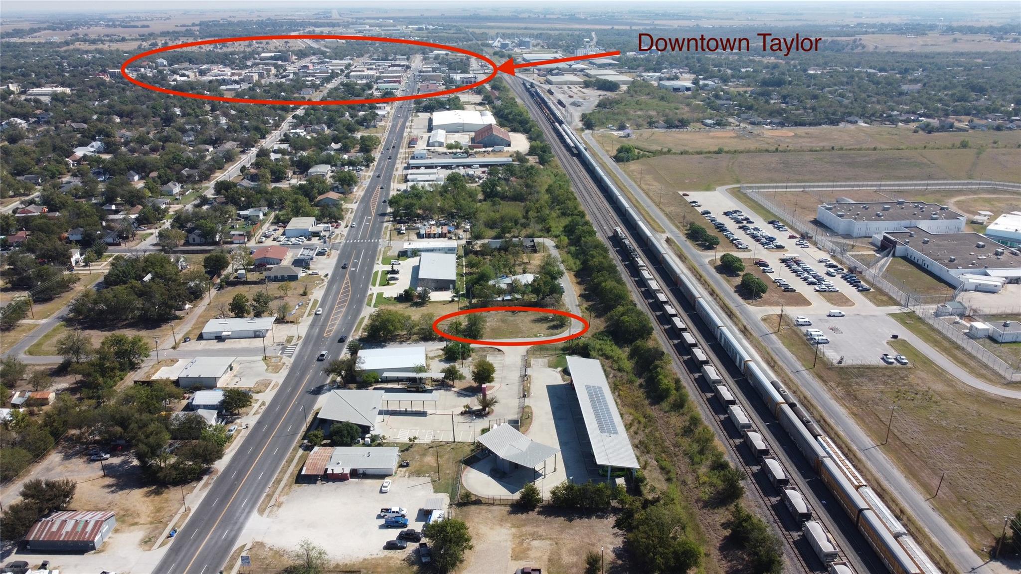 1018 W 1st St, Taylor, TX 76574