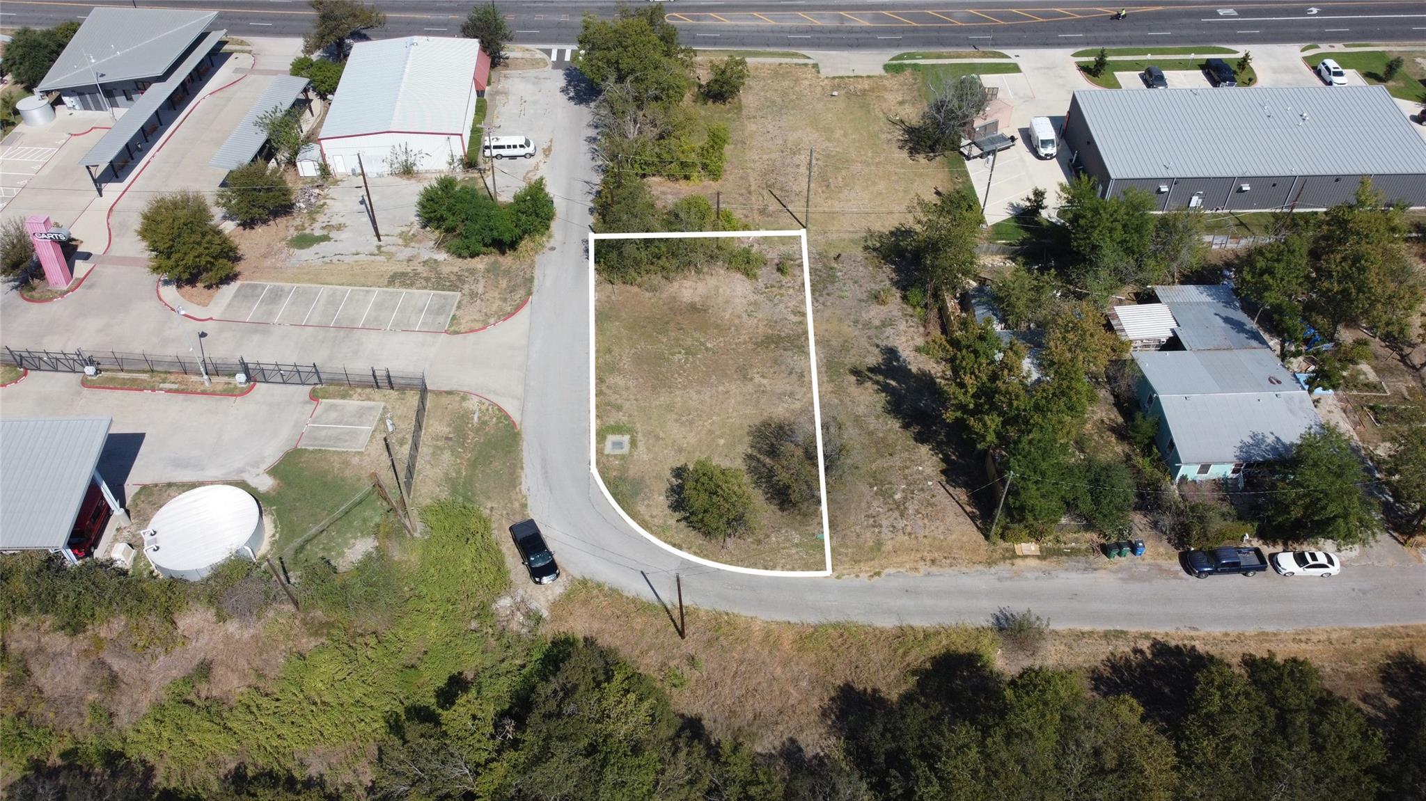 1018 W 1st St, Taylor, TX 76574