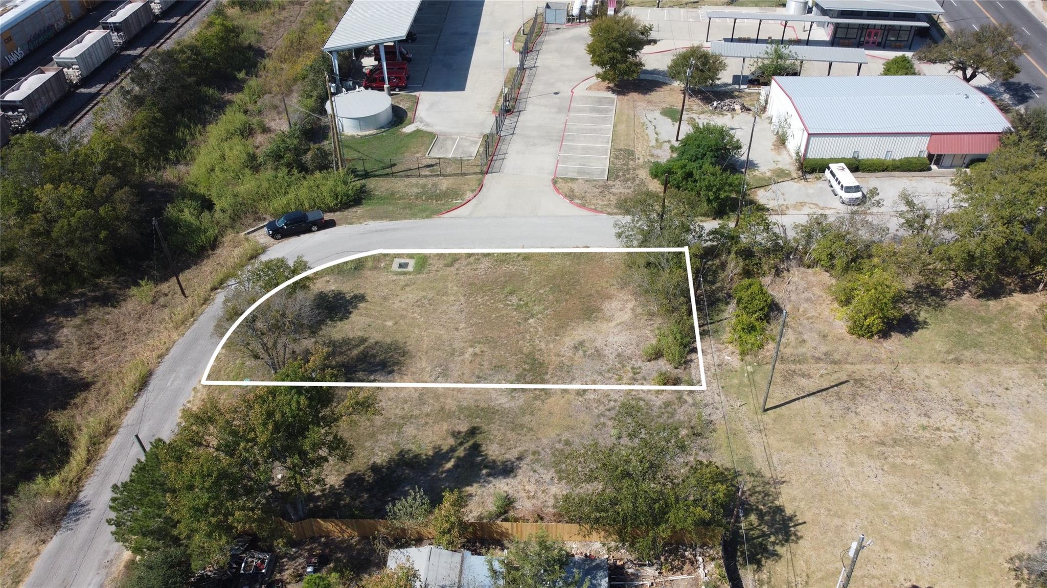 1018 W 1st St, Taylor, TX 76574