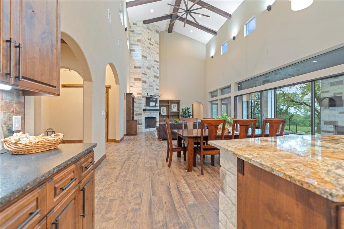 1951 Bridlewood Ranches Dr, San Marcos, TX 78666