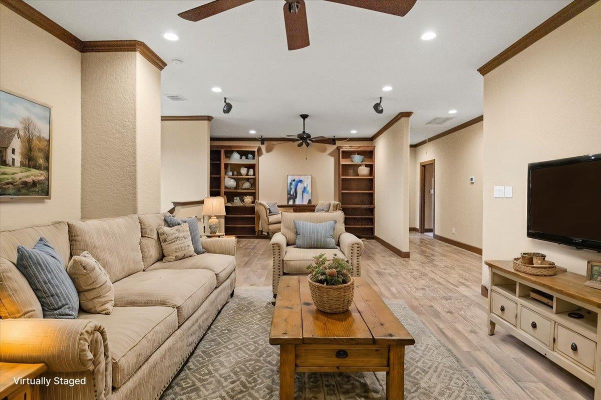 1951 Bridlewood Ranches Dr, San Marcos, TX 78666