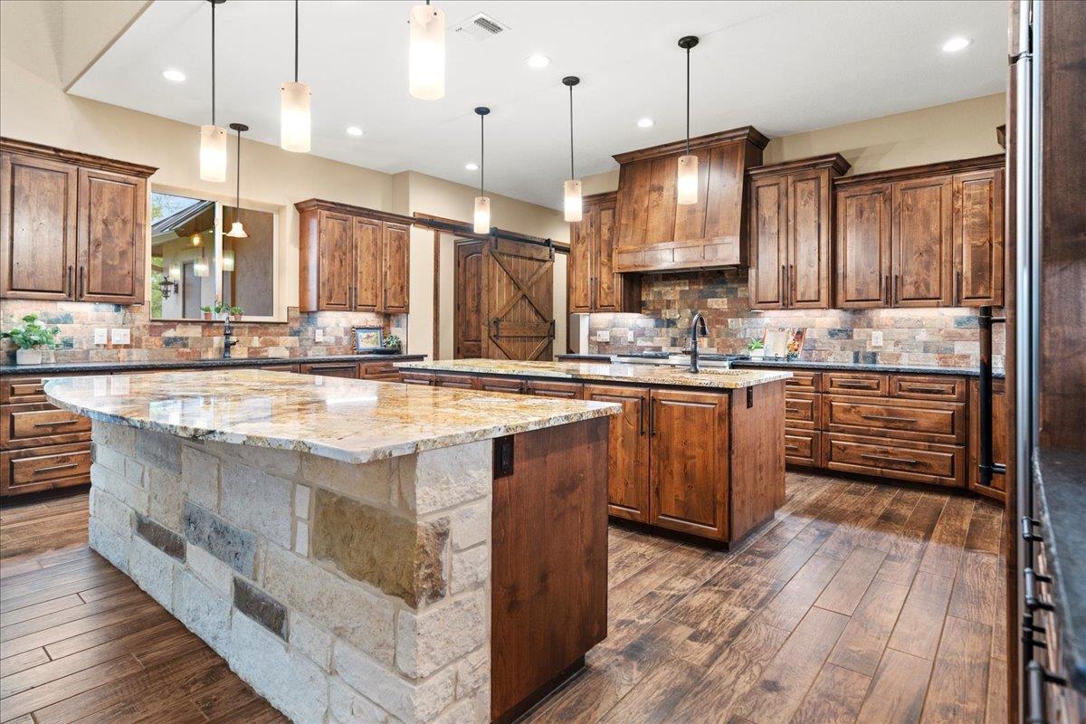 1951 Bridlewood Ranches Dr, San Marcos, TX 78666