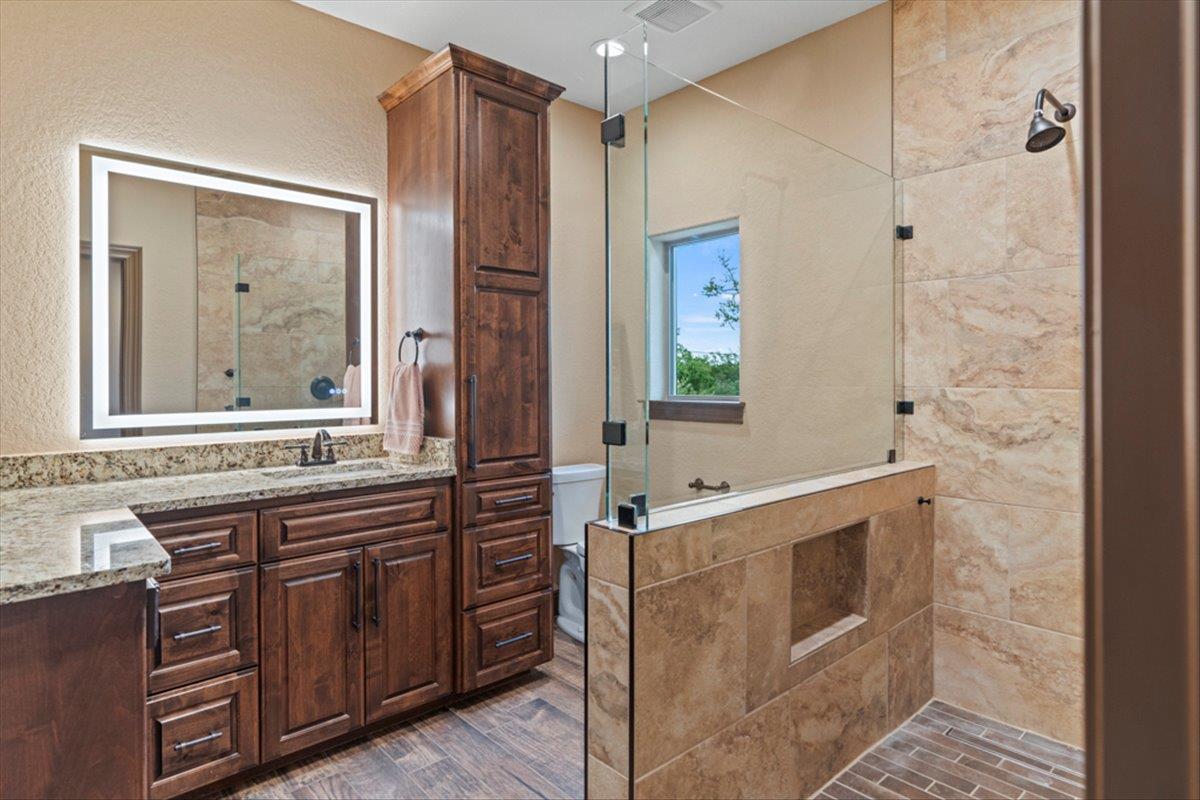 1951 Bridlewood Ranches Dr, San Marcos, TX 78666