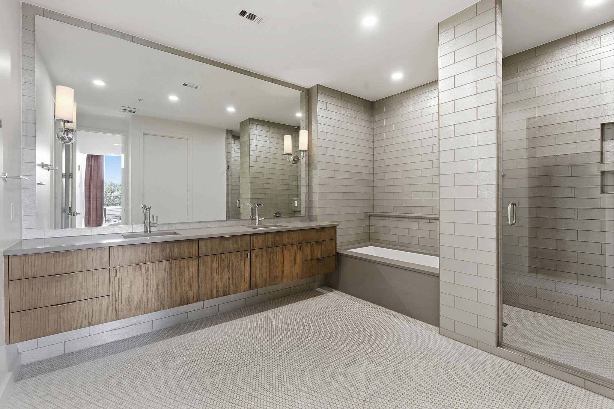 1010 W 10th St # 203, Austin, TX 78703