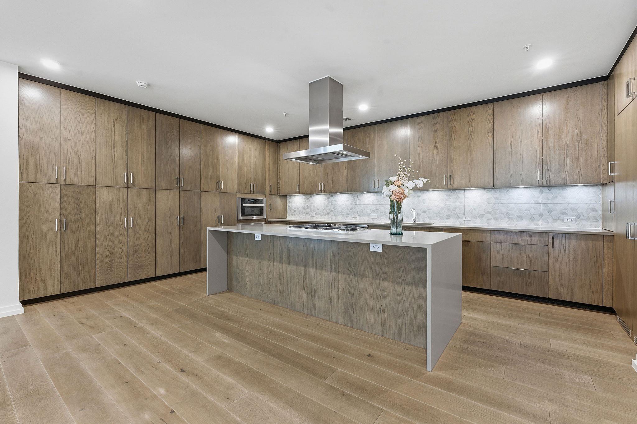 1010 W 10th St # 203, Austin, TX 78703