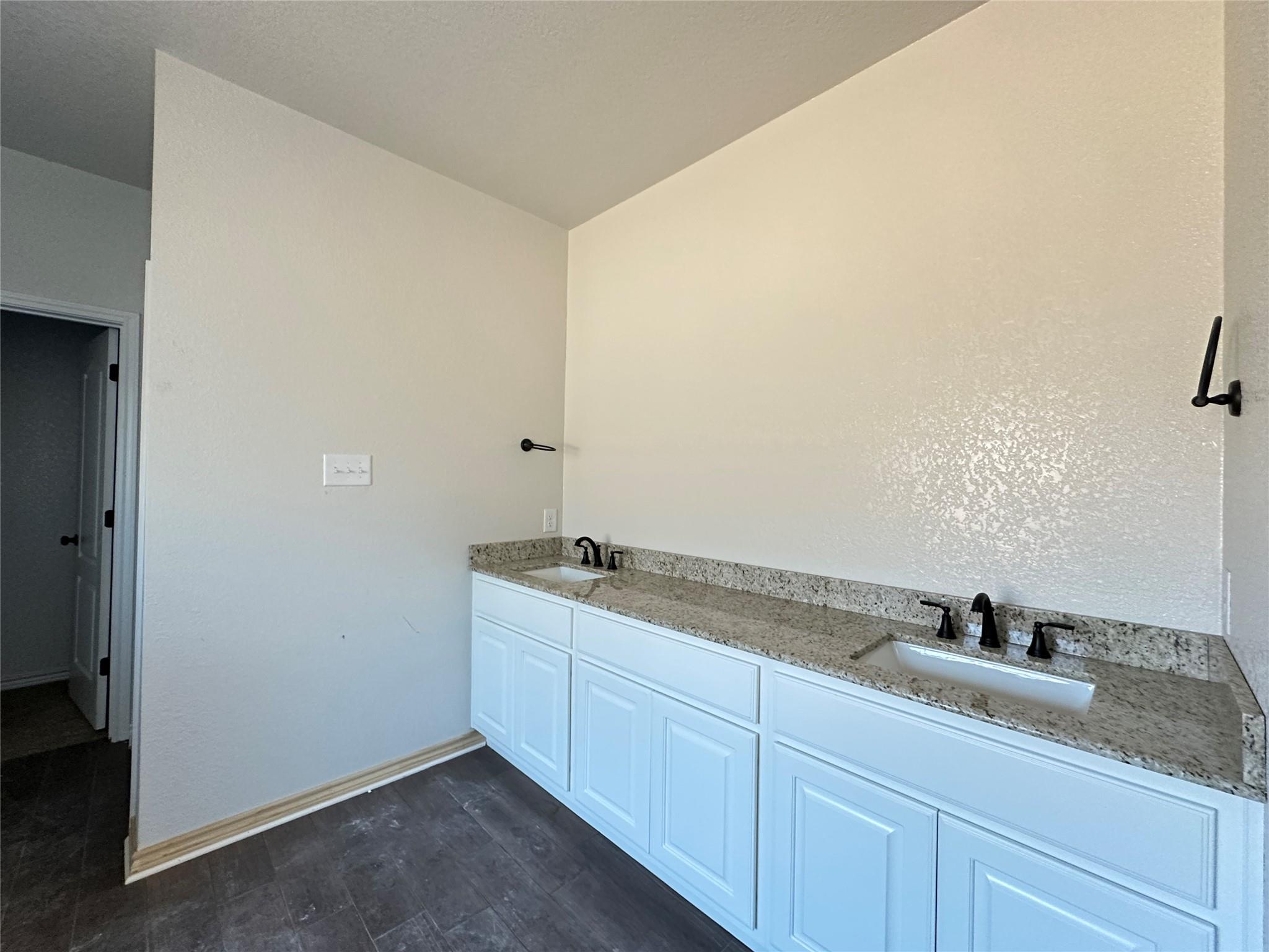 718 Golden Eagle Dr, Salado, TX 76571